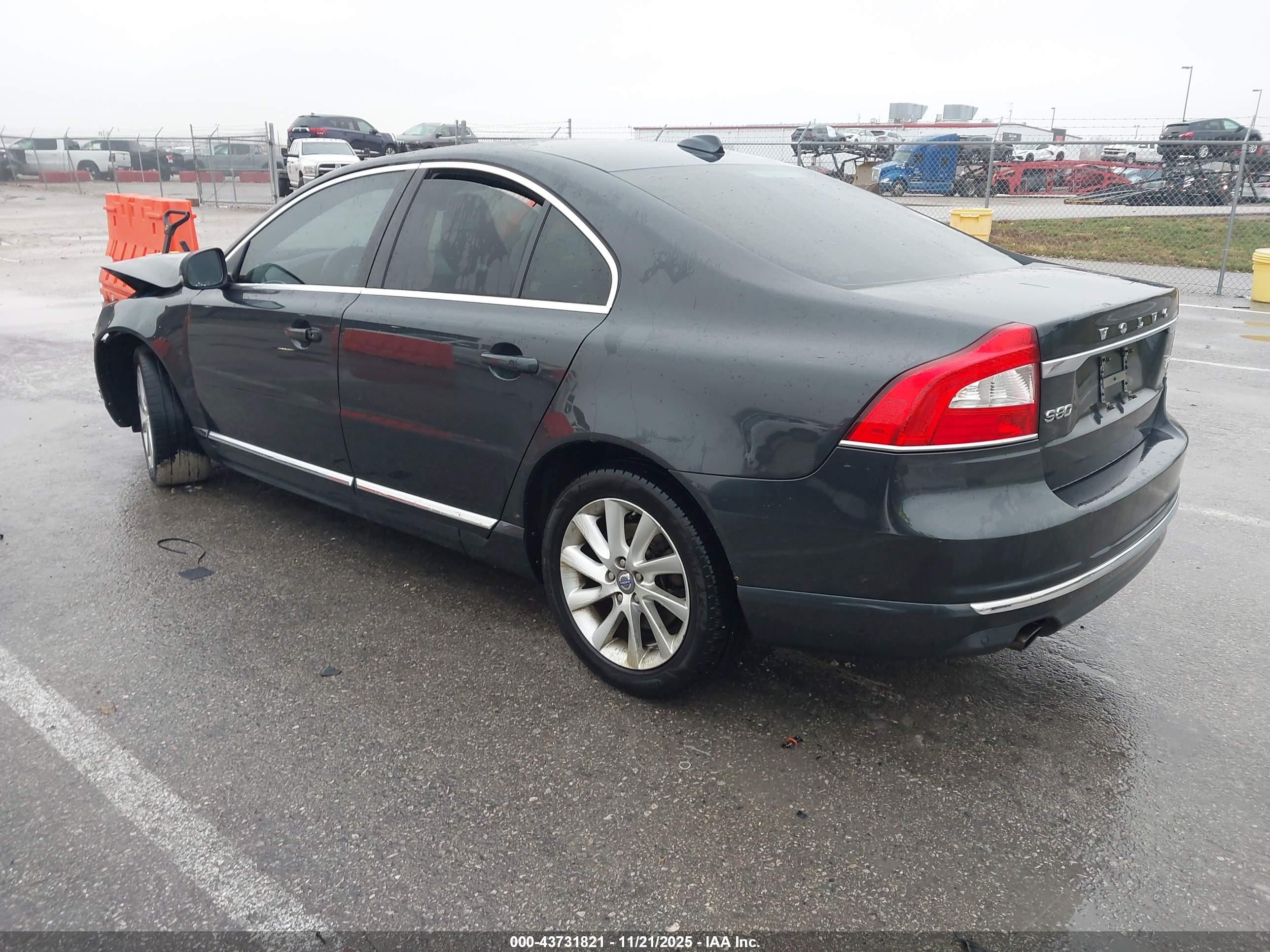 VOLVO S80 image 3