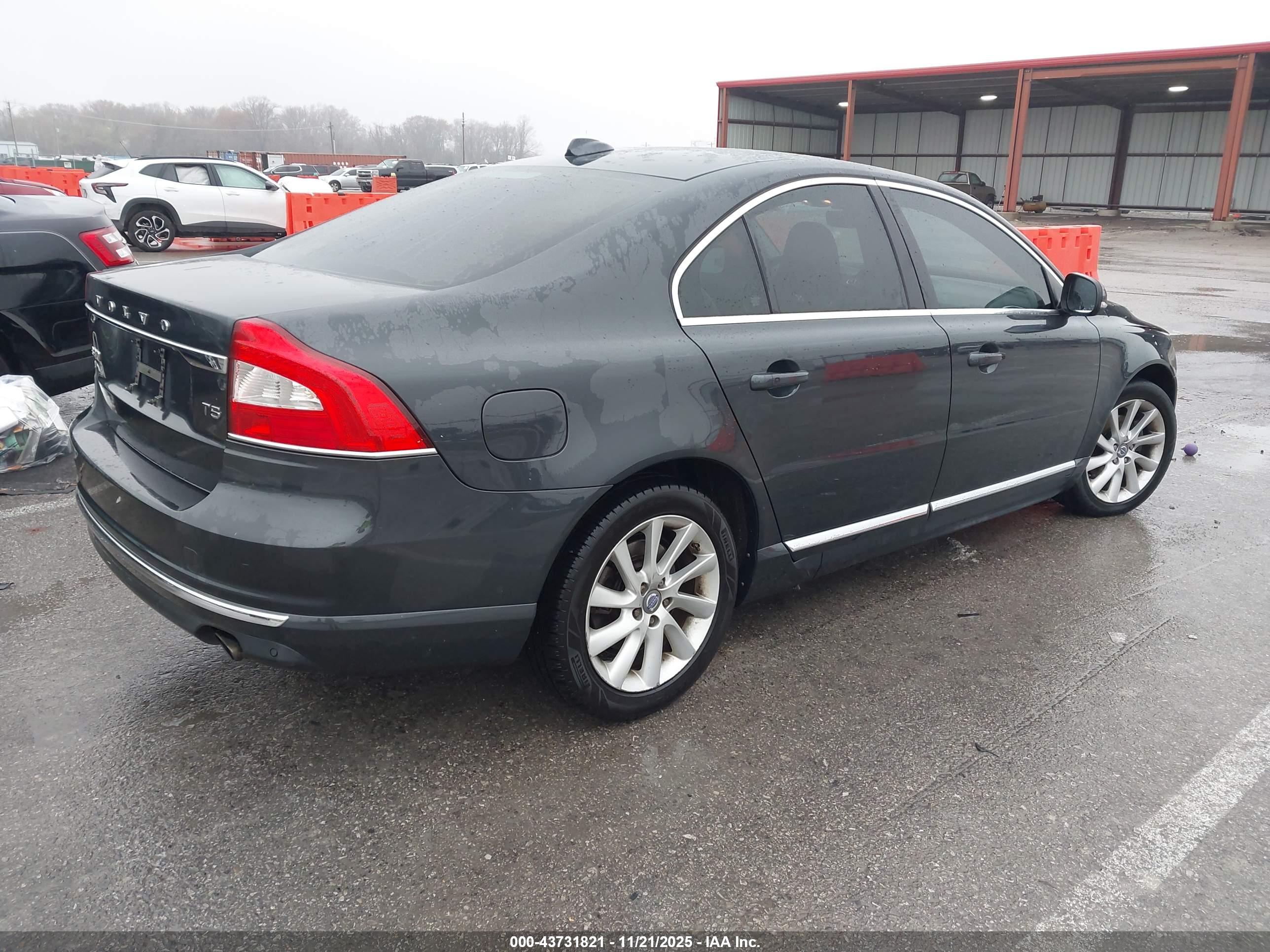VOLVO S80 image 4
