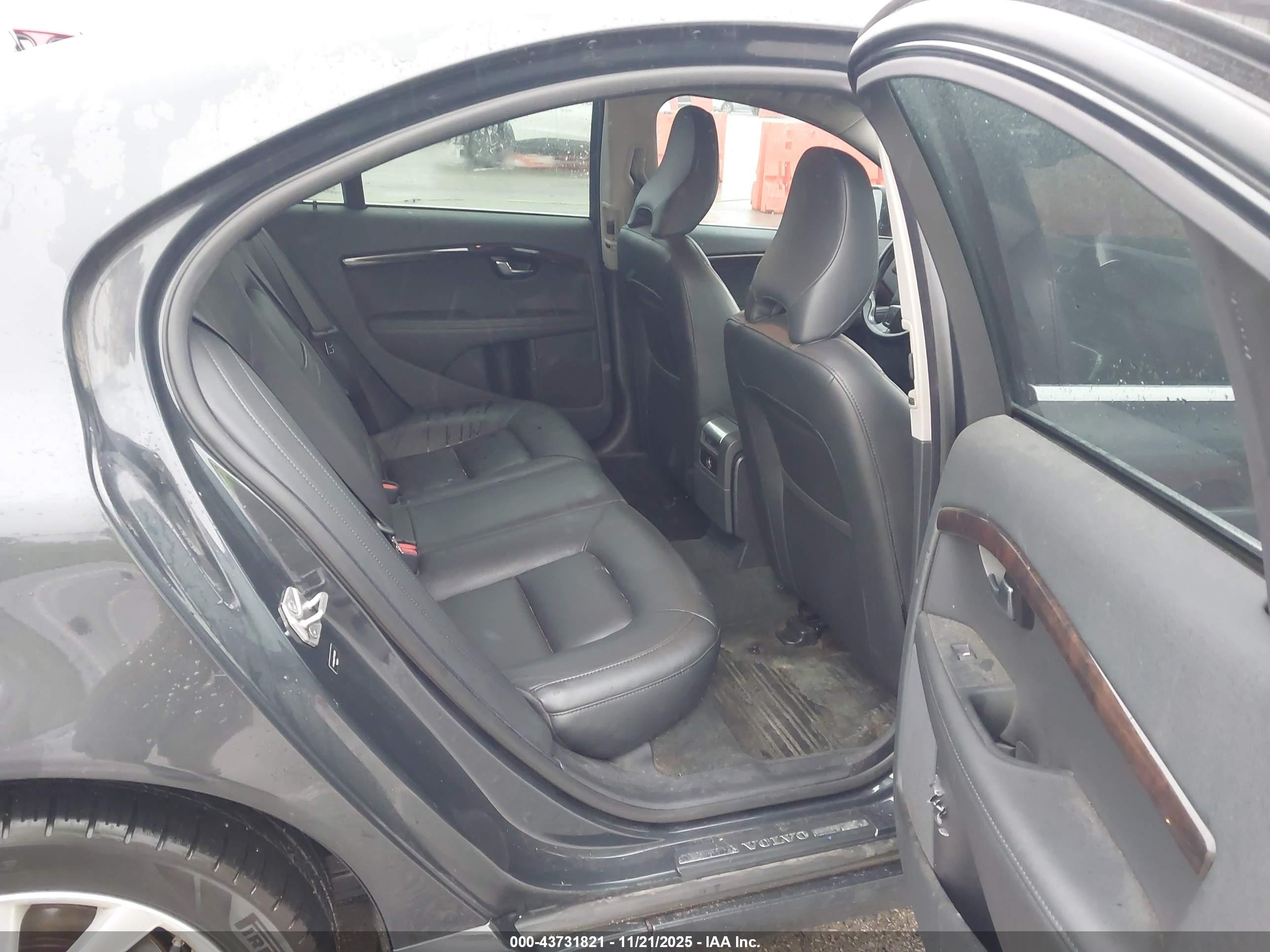 VOLVO S80 image 8