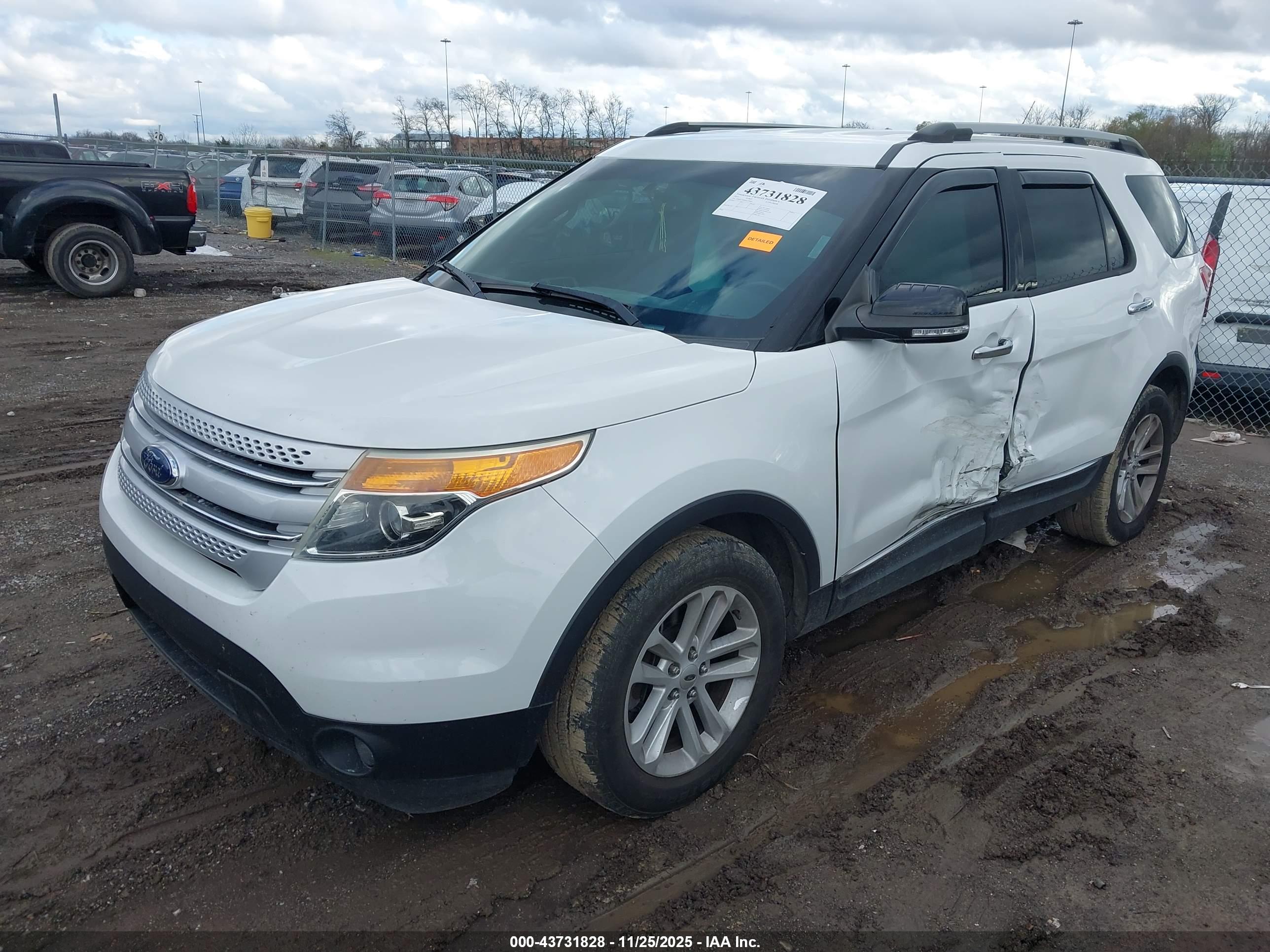 FORD EXPLORER image 2