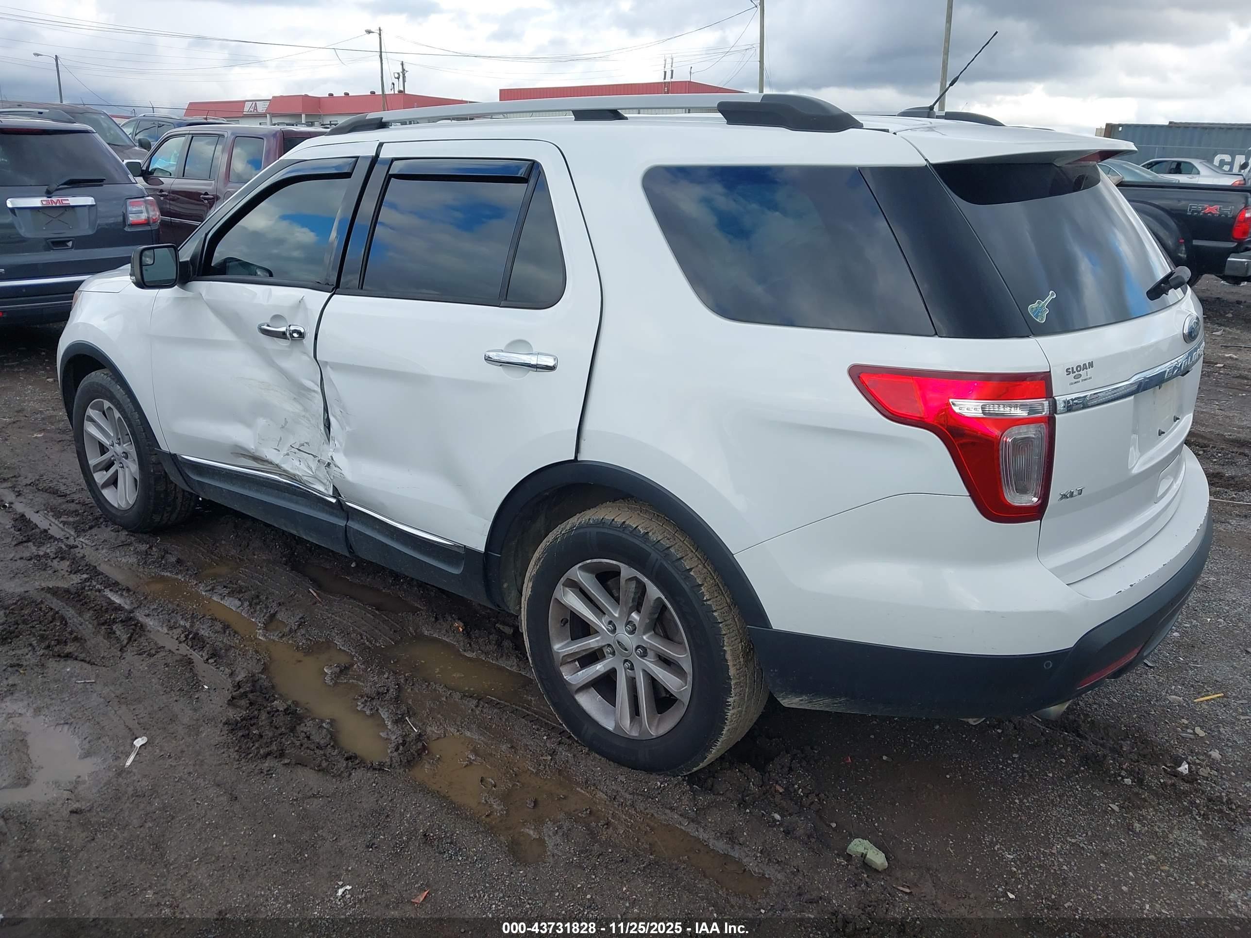 FORD EXPLORER image 3