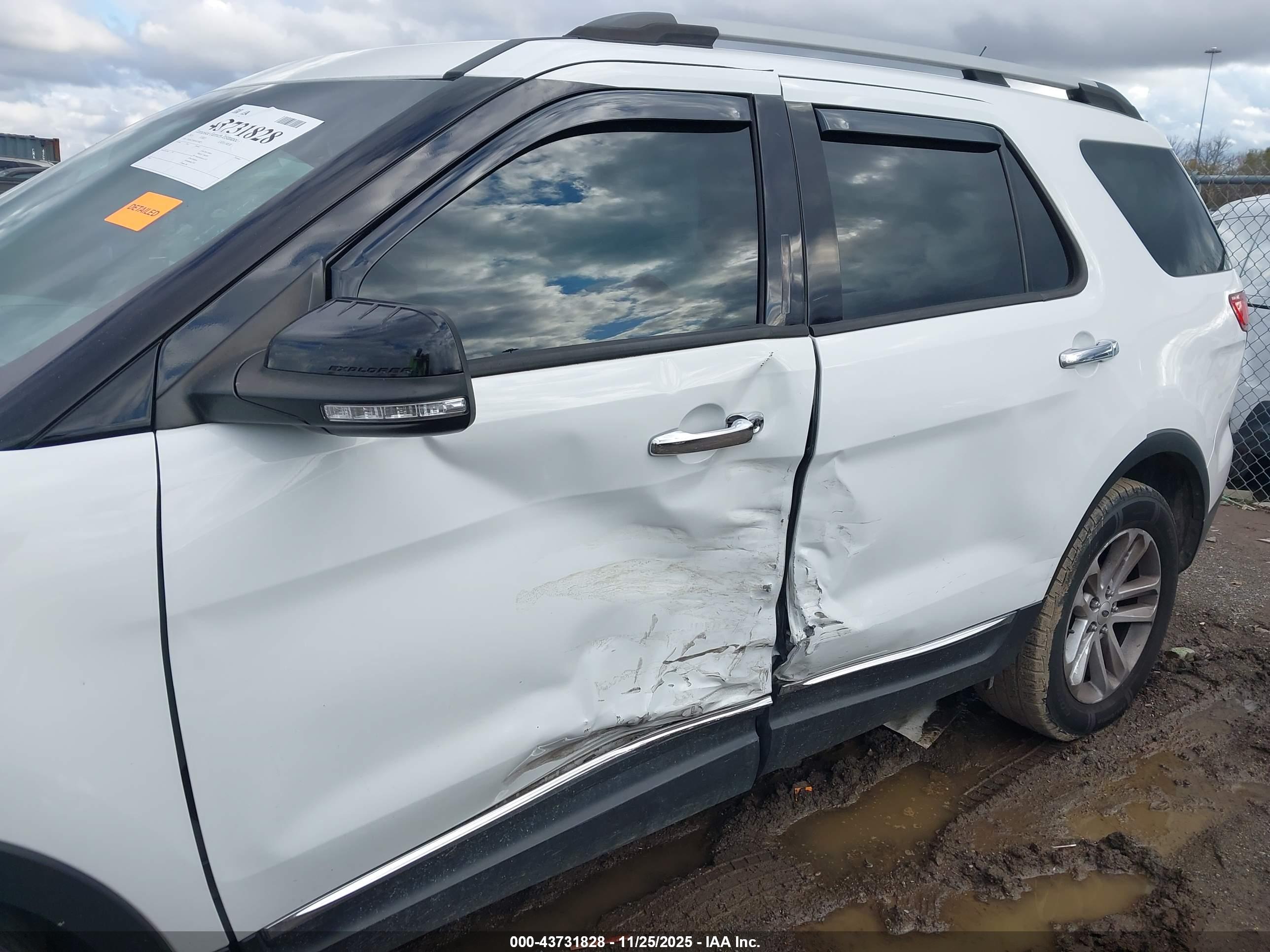 FORD EXPLORER image 6