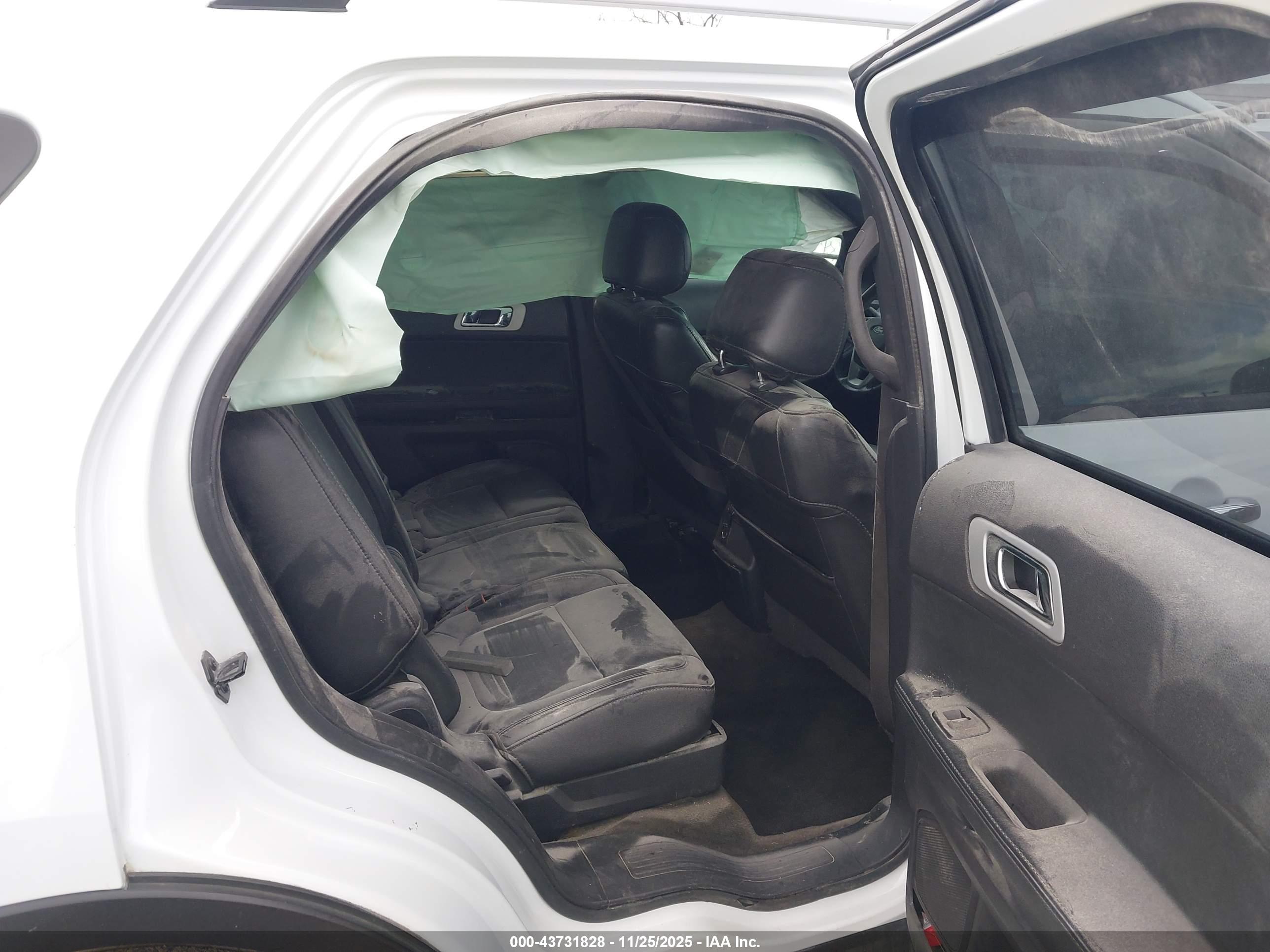 FORD EXPLORER image 8