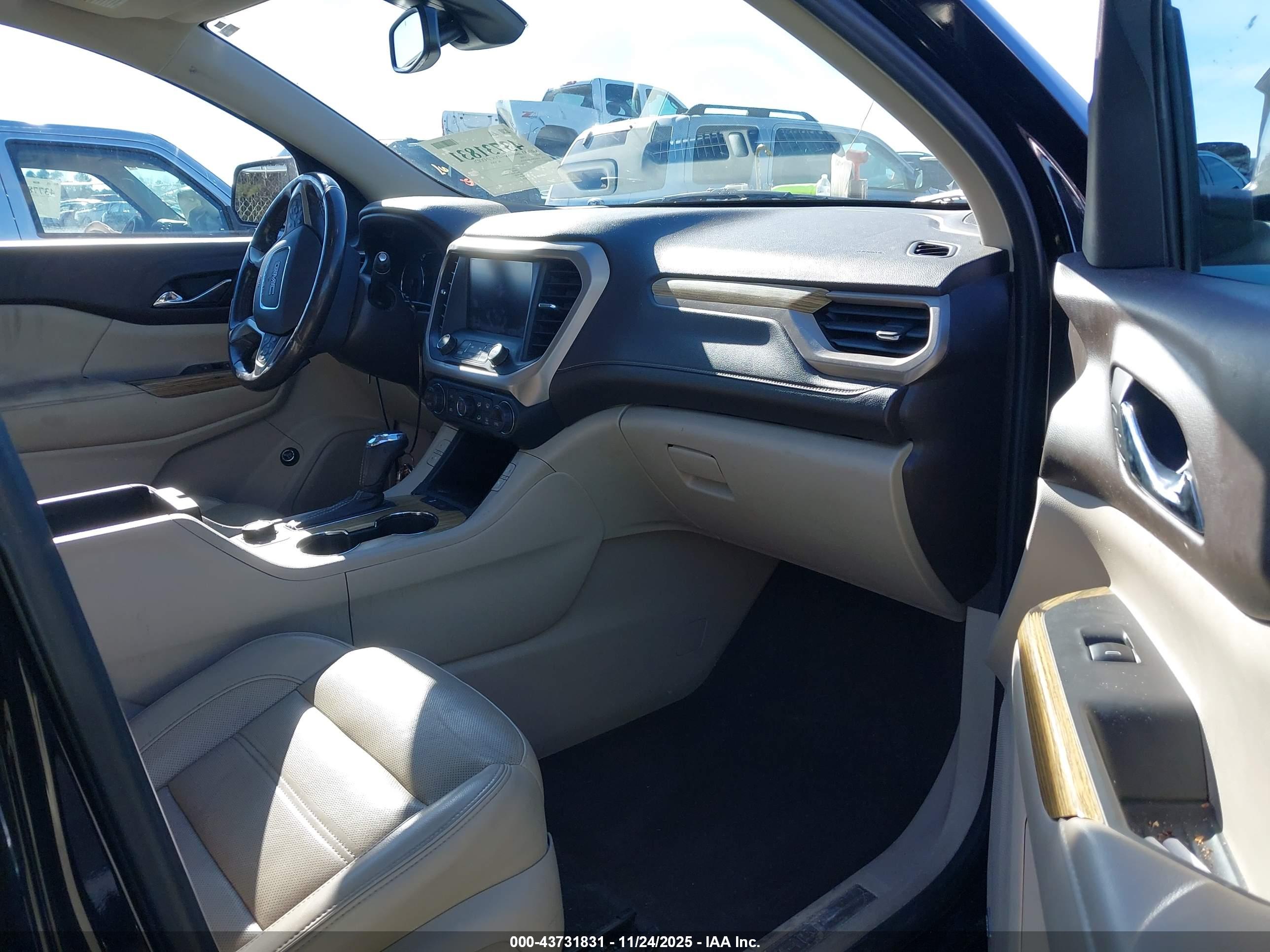 GMC ACADIA image 5