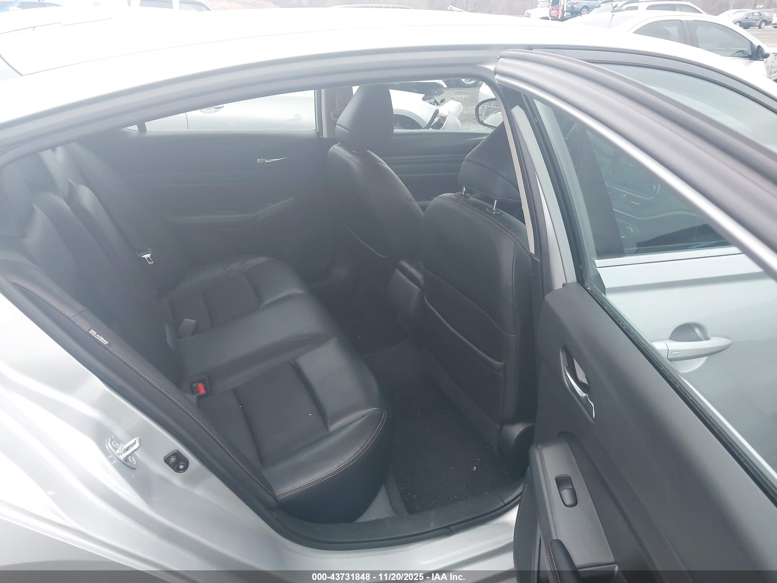 NISSAN ALTIMA image 8