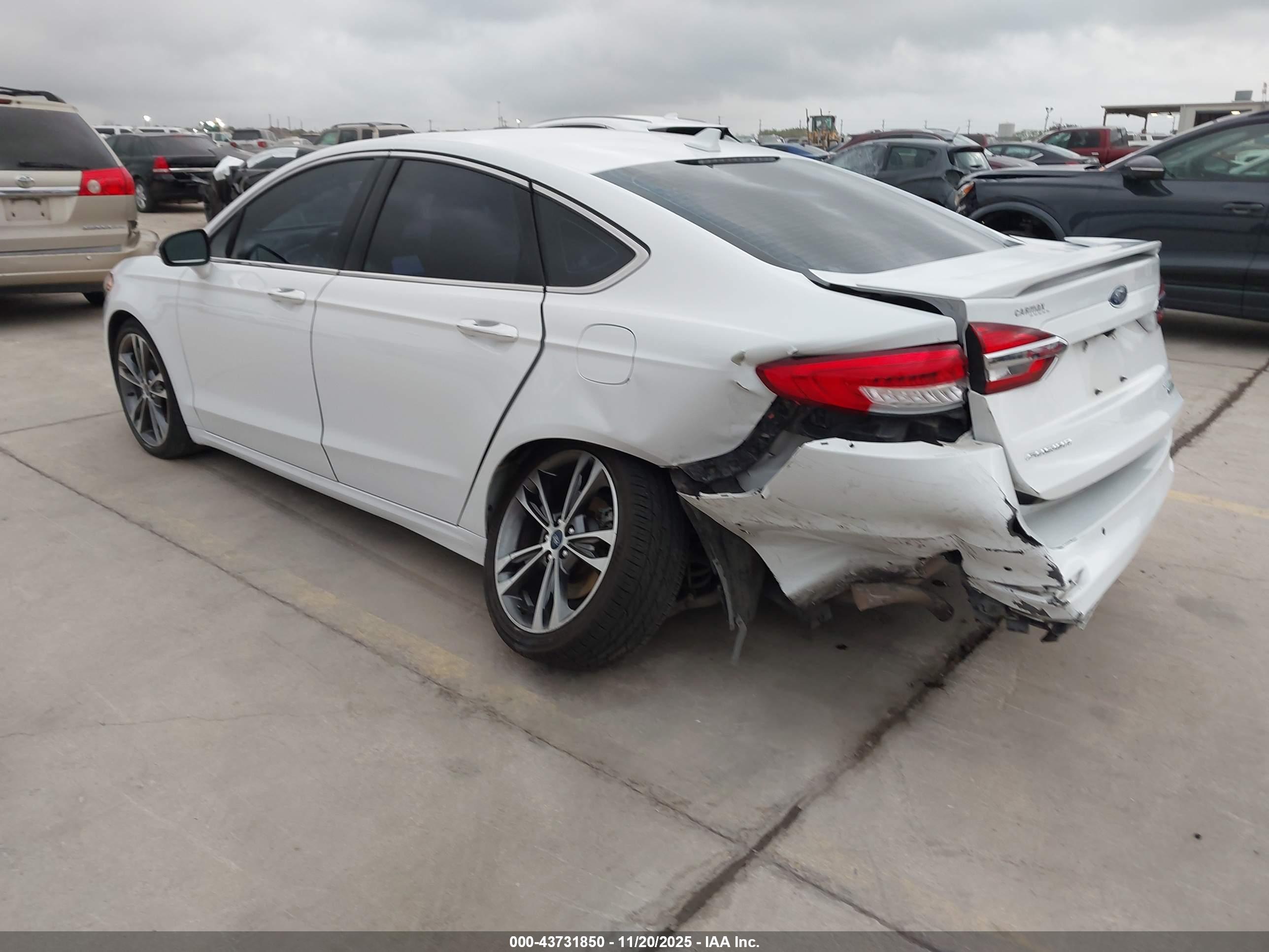 FORD FUSION image 3