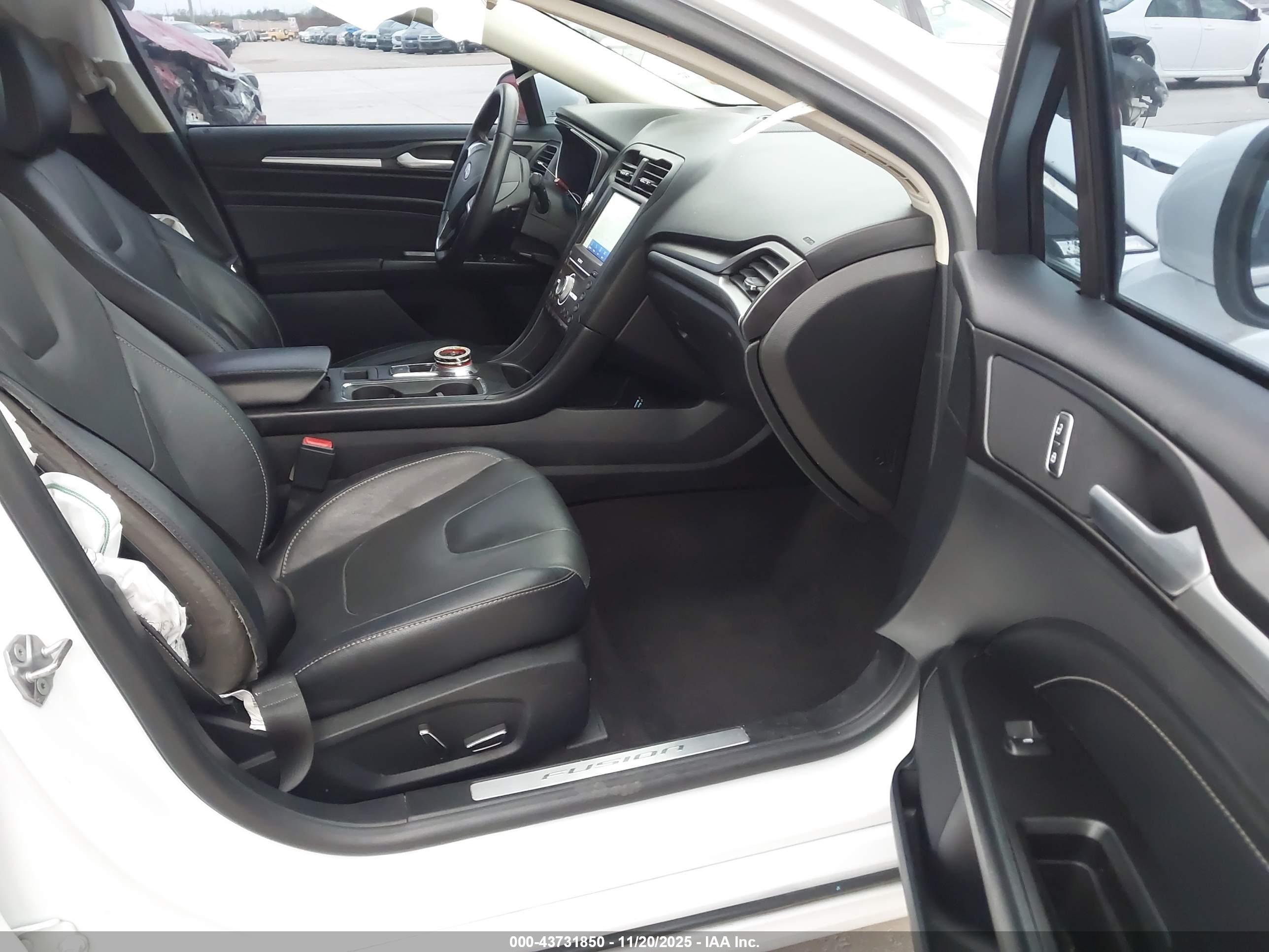 FORD FUSION image 5