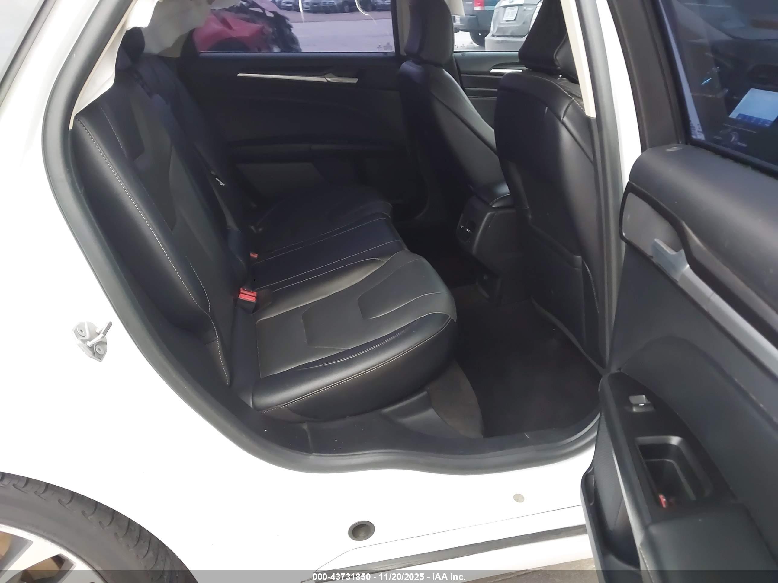 FORD FUSION image 8