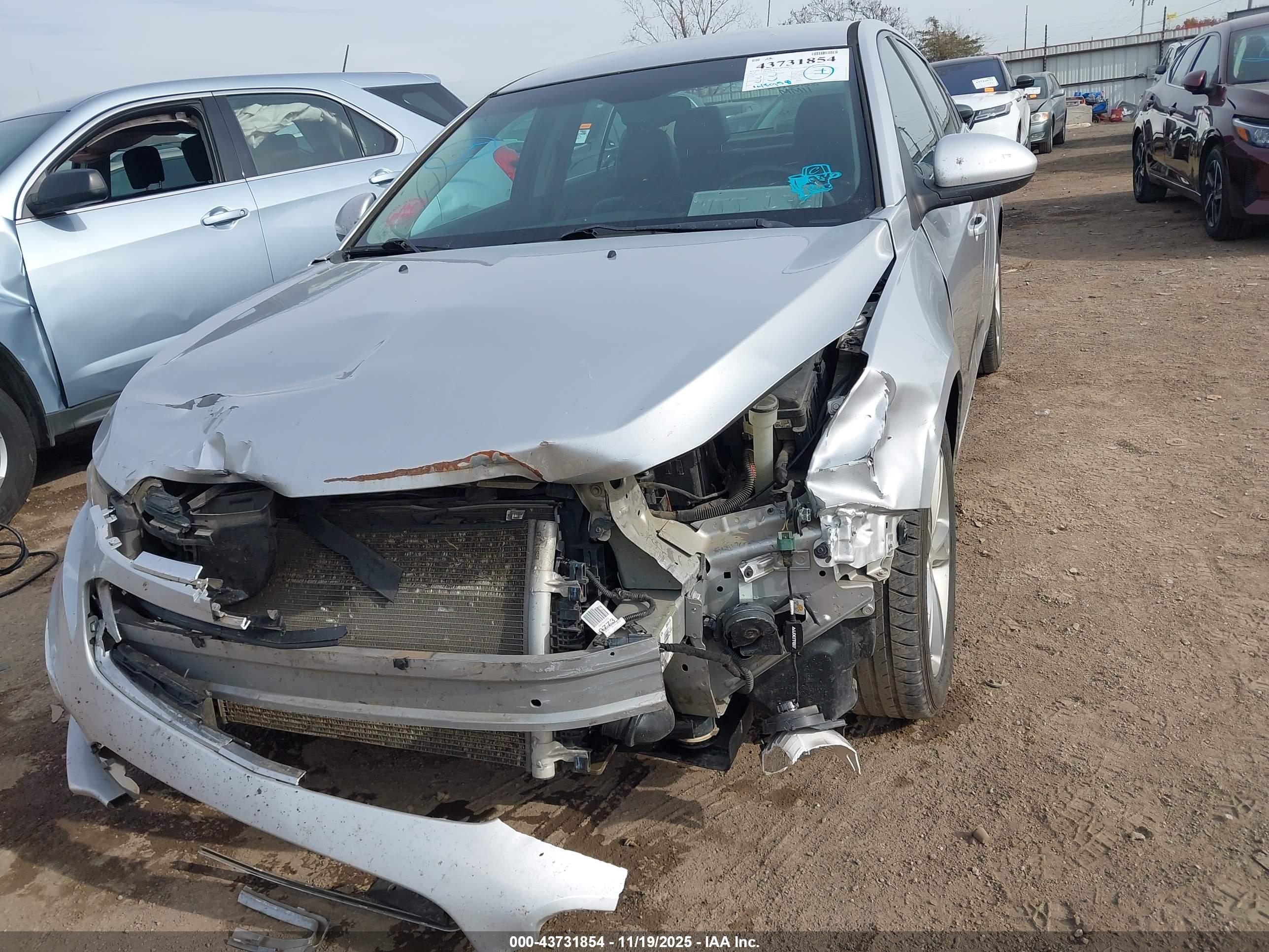 CHEVROLET CRUZE image 6