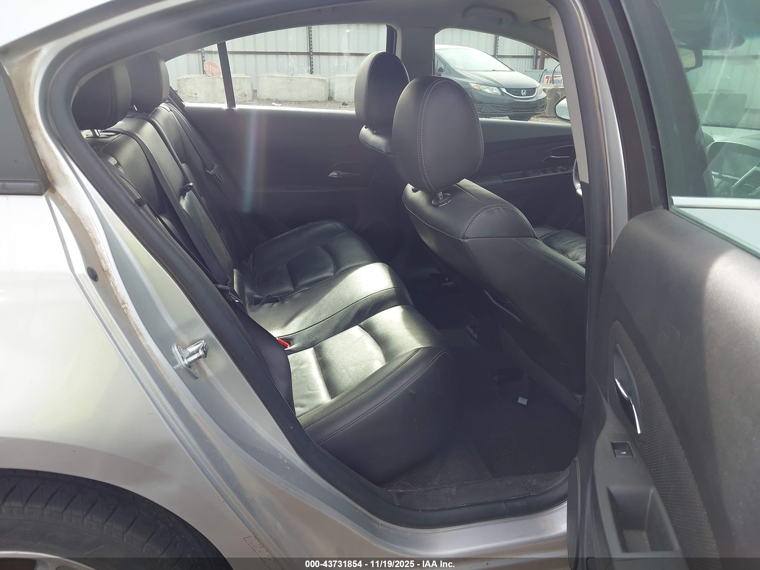 CHEVROLET CRUZE image 8
