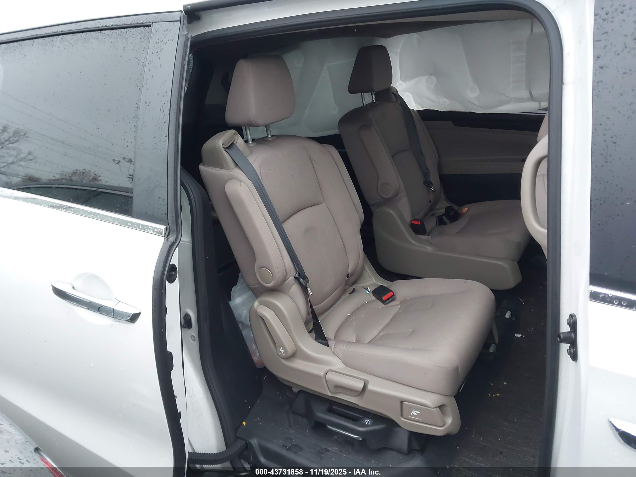 HONDA ODYSSEY image 8
