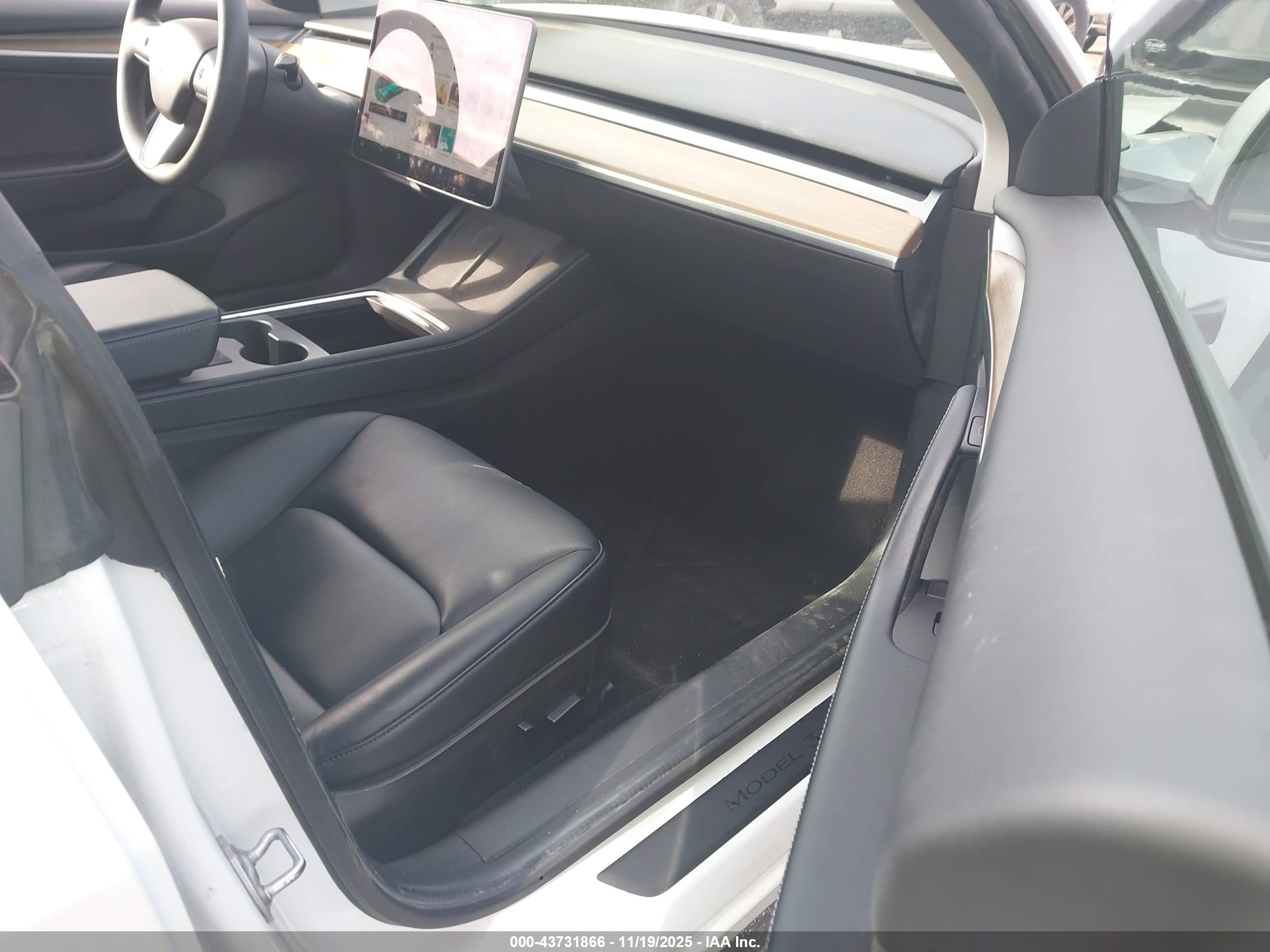 TESLA MODEL image 5