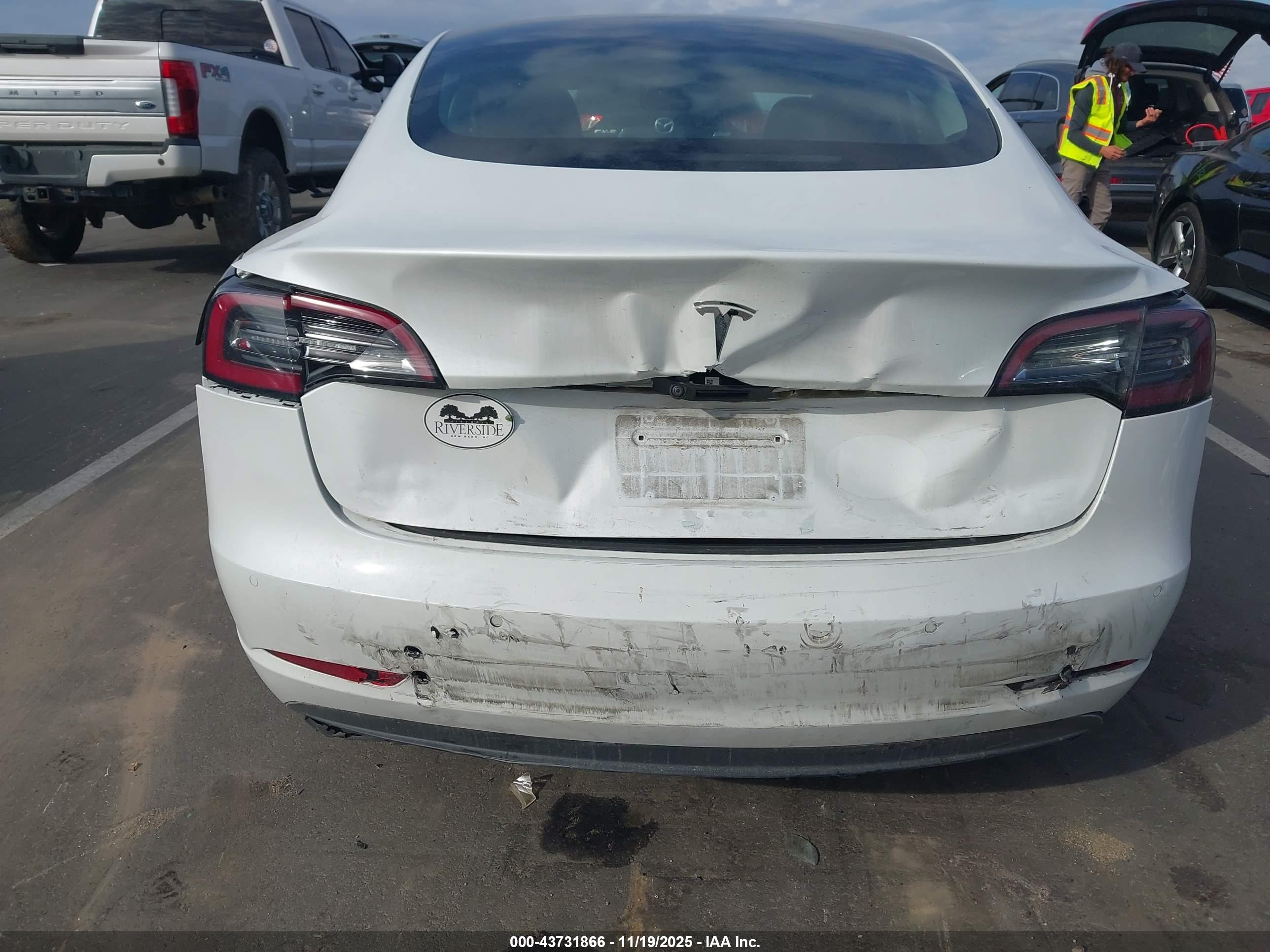 TESLA MODEL image 6
