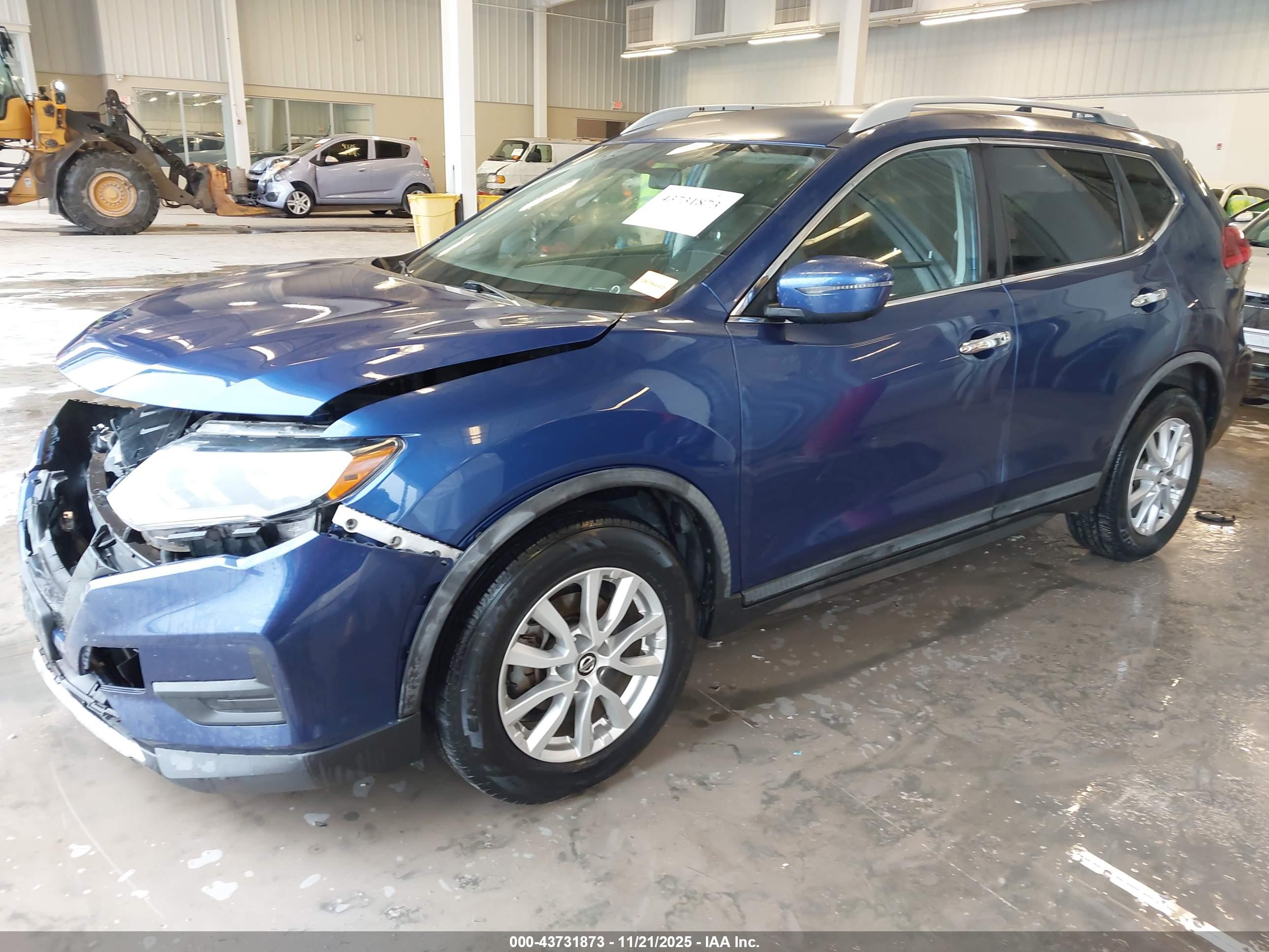 NISSAN ROGUE image 2