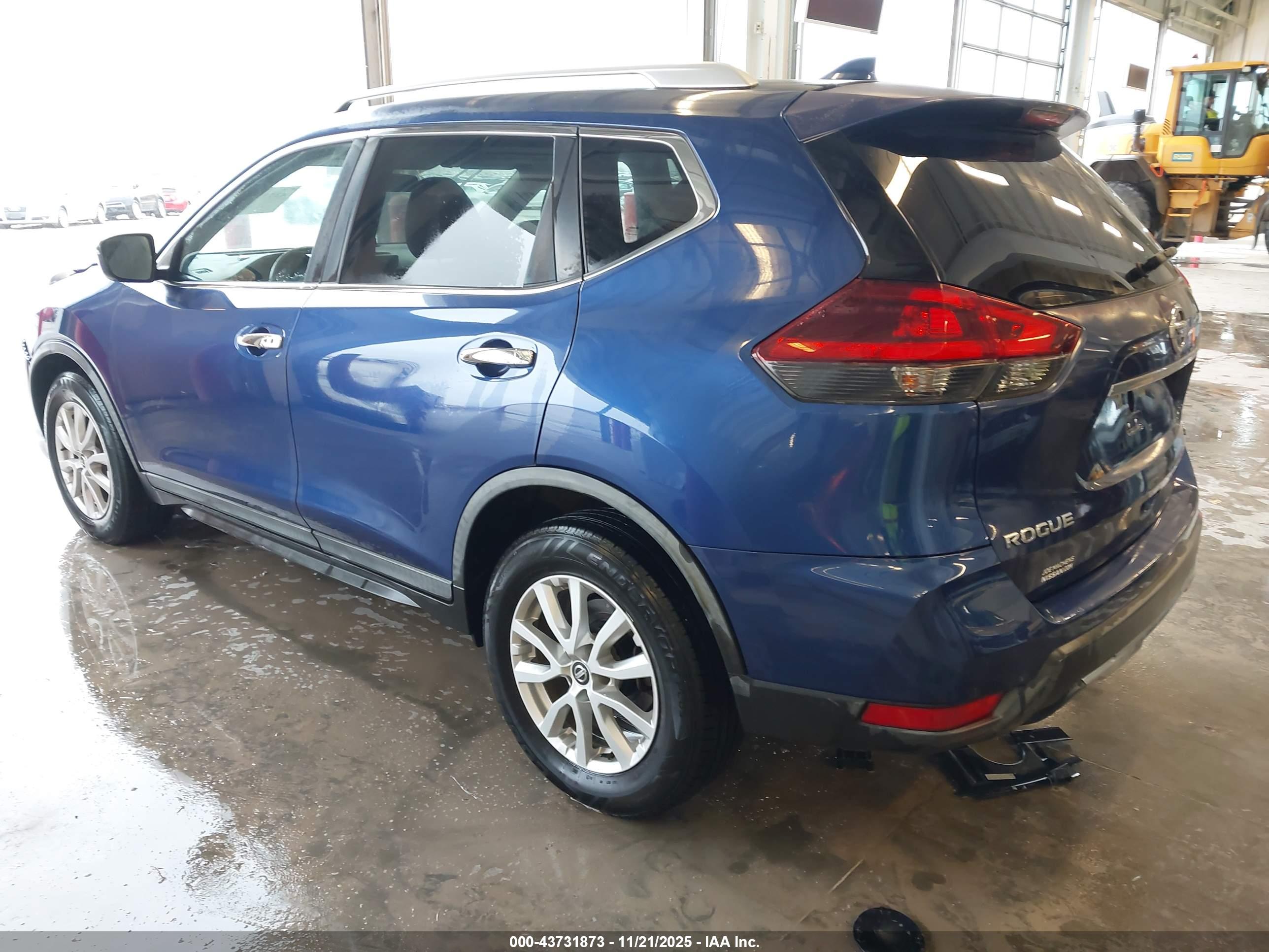 NISSAN ROGUE image 3