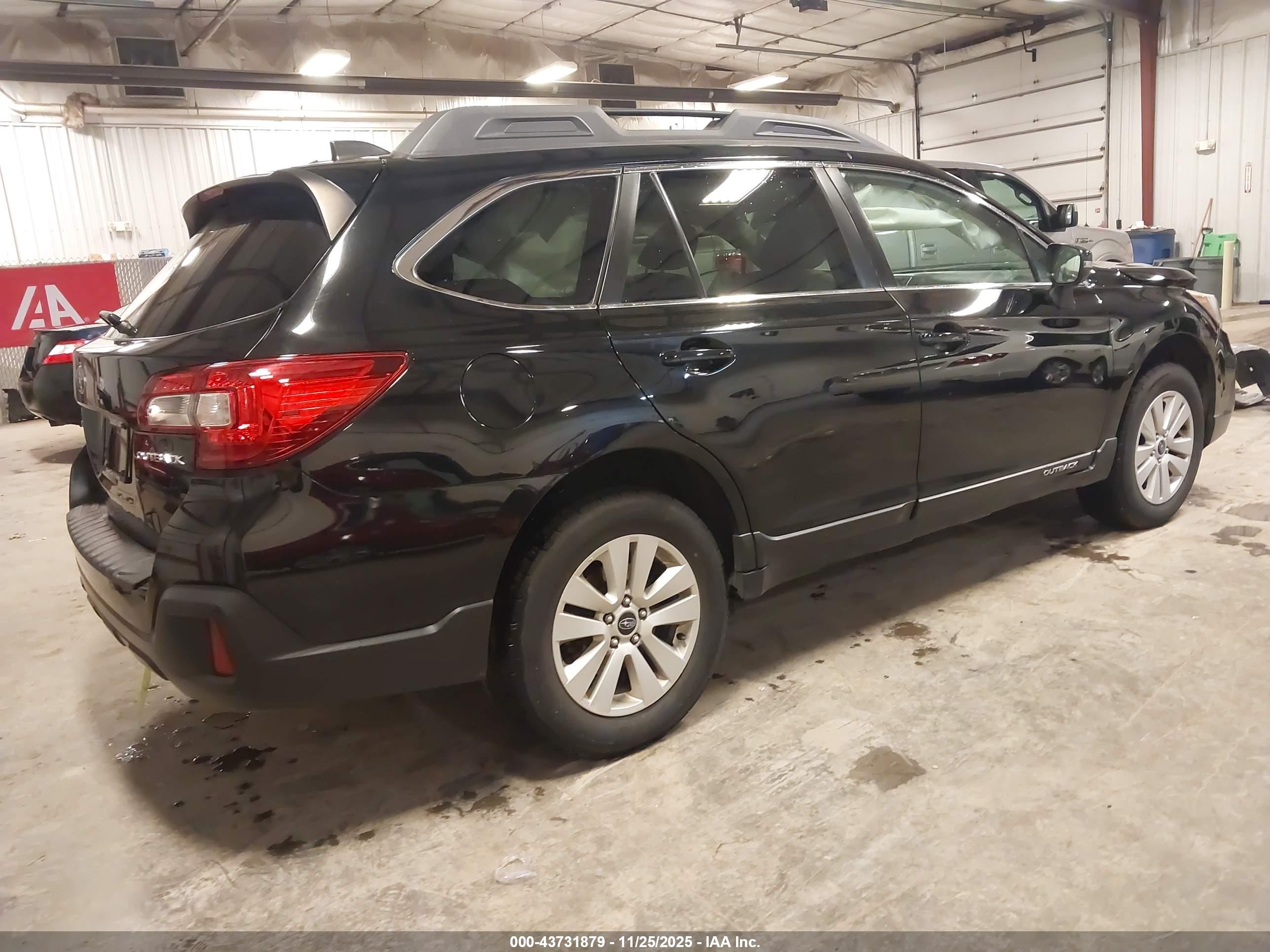 SUBARU OUTBACK image 4