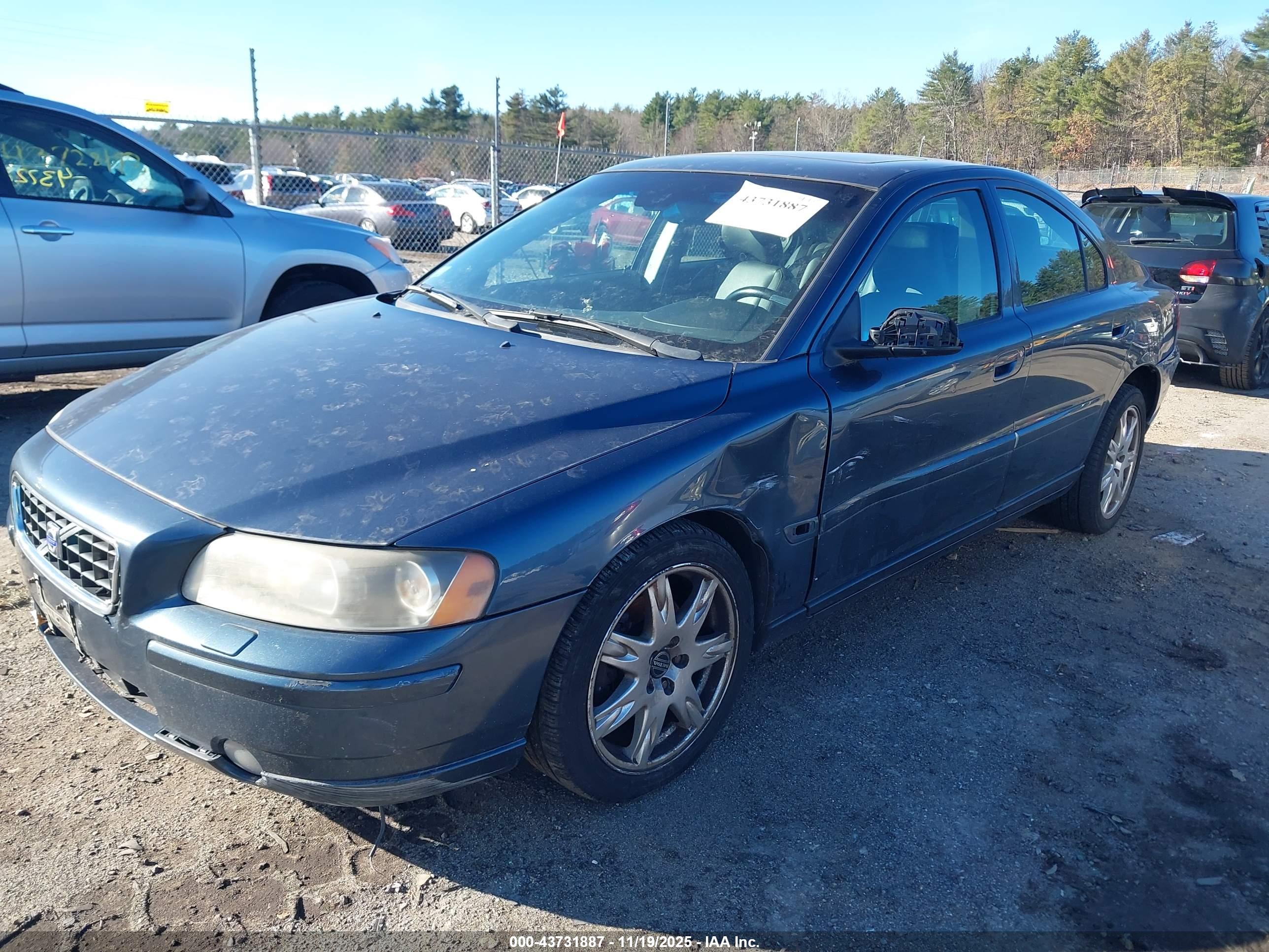 VOLVO S60 image 2