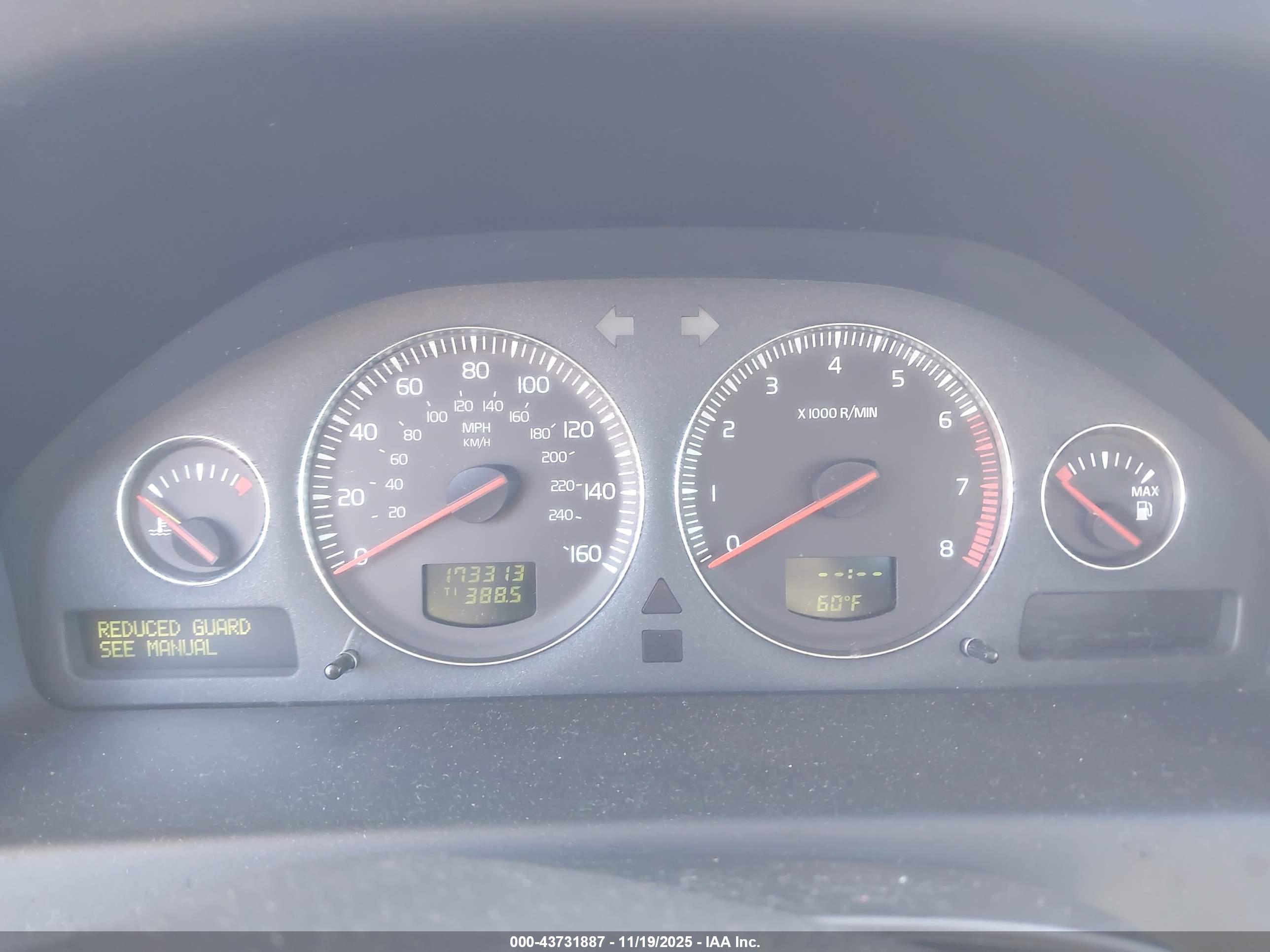 VOLVO S60 image 7