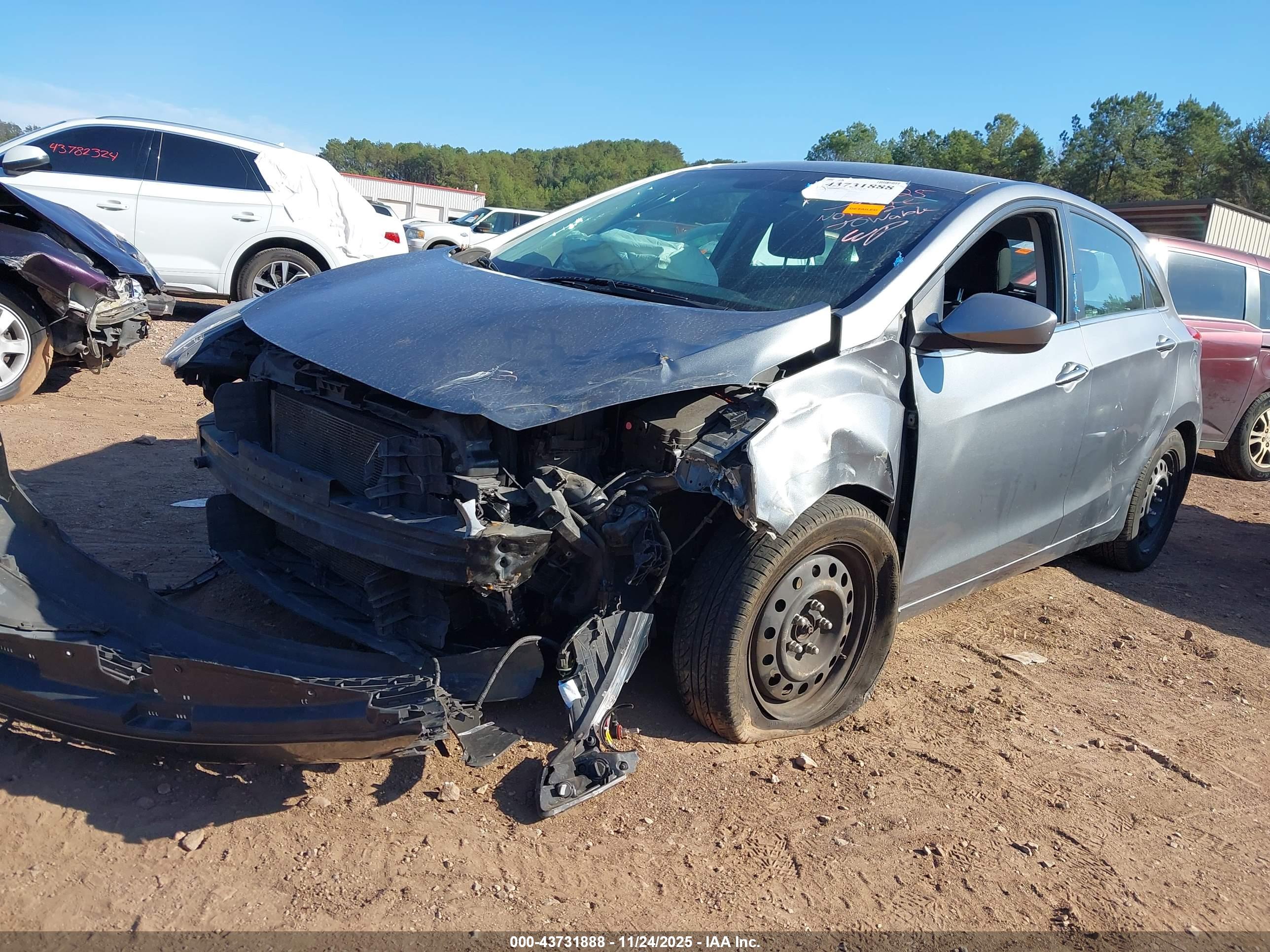 HYUNDAI ELANTRA image 2