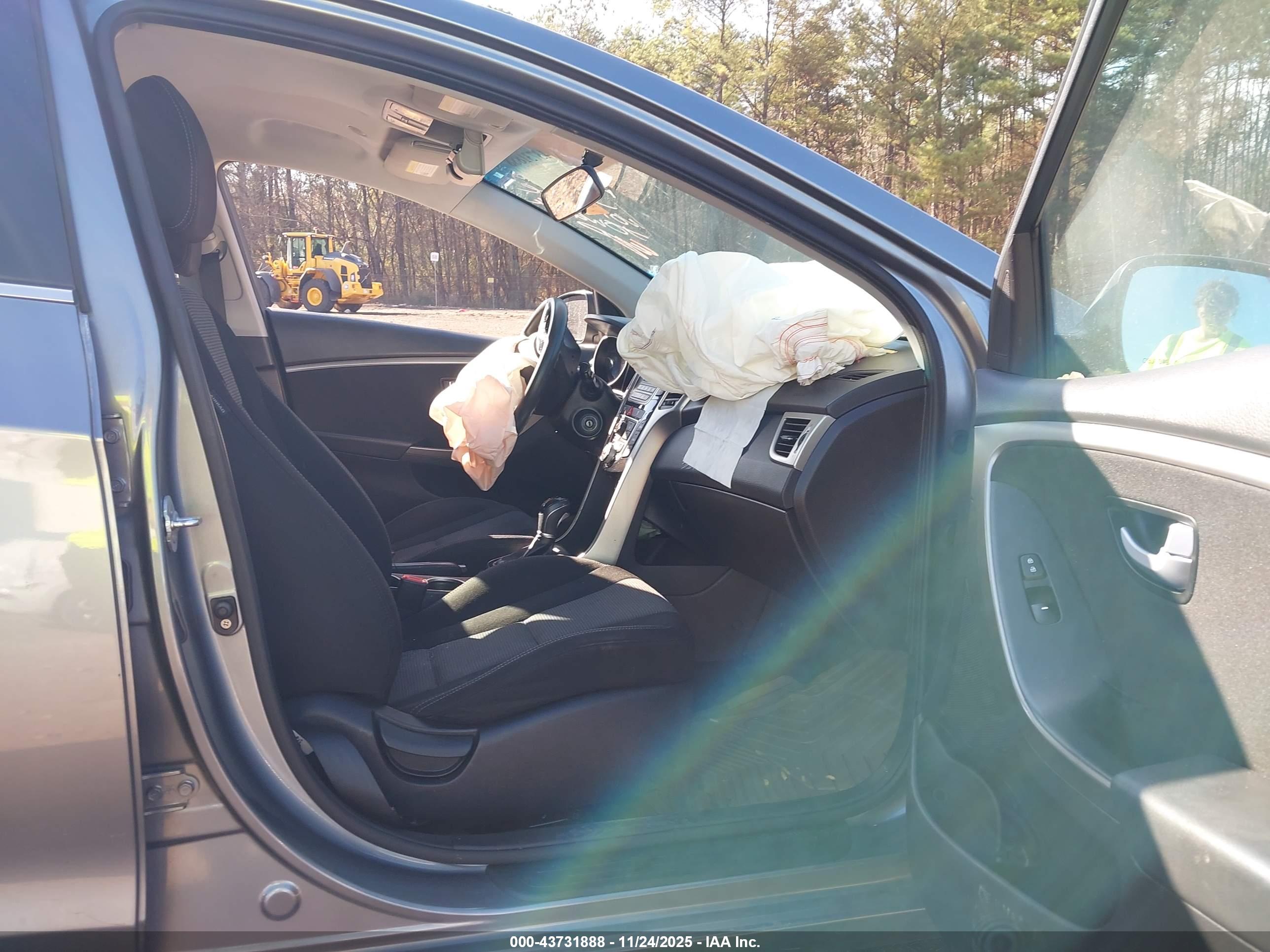 HYUNDAI ELANTRA image 5
