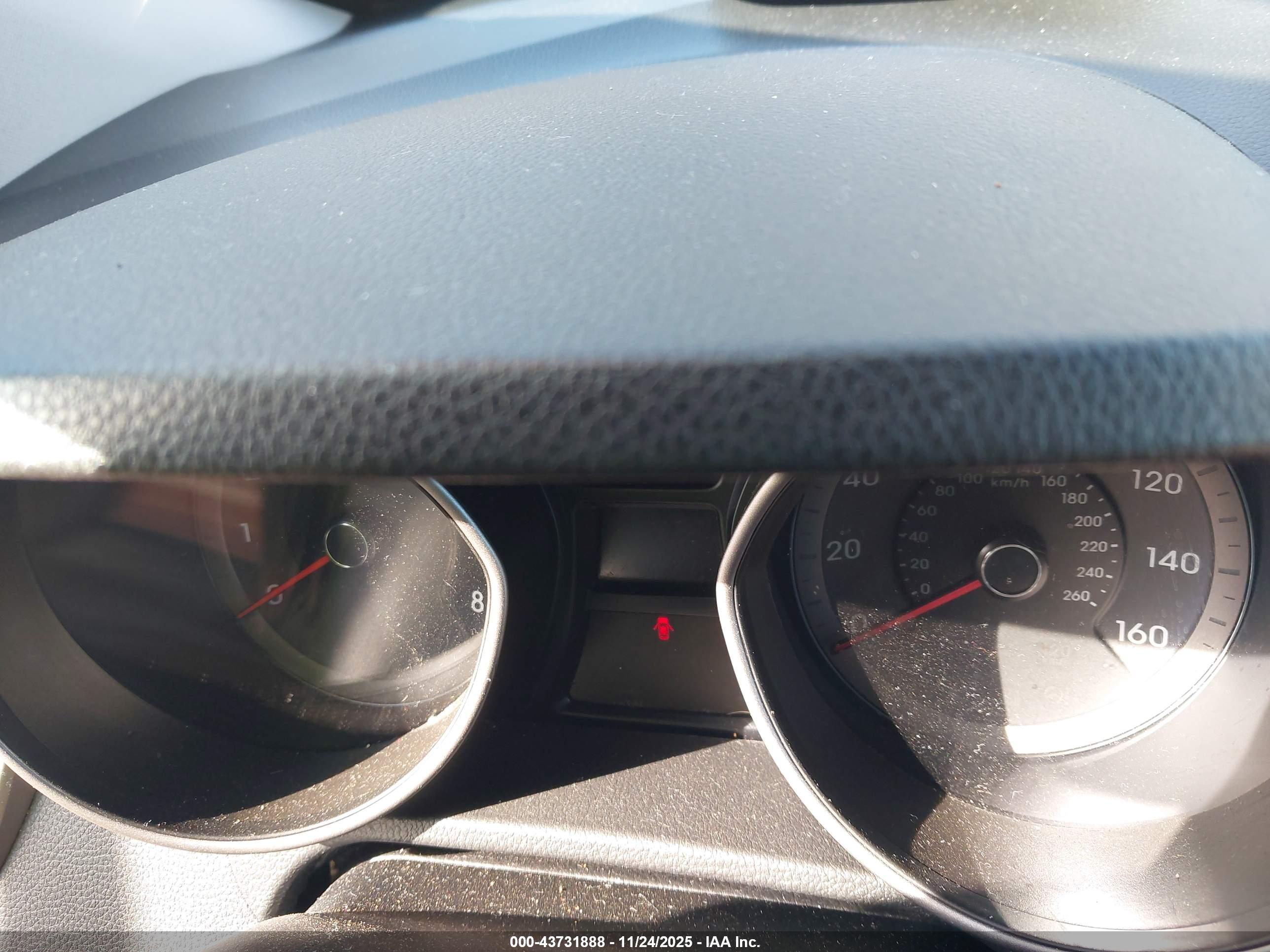 HYUNDAI ELANTRA image 7