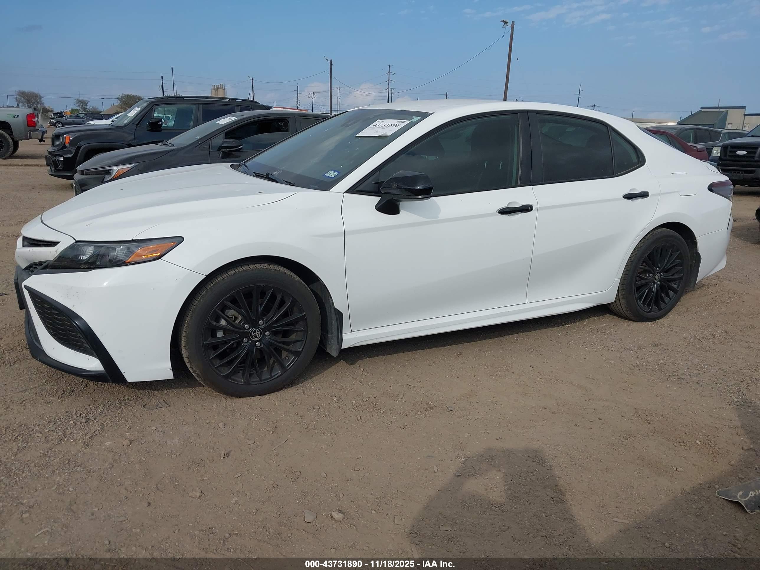 TOYOTA CAMRY image 2
