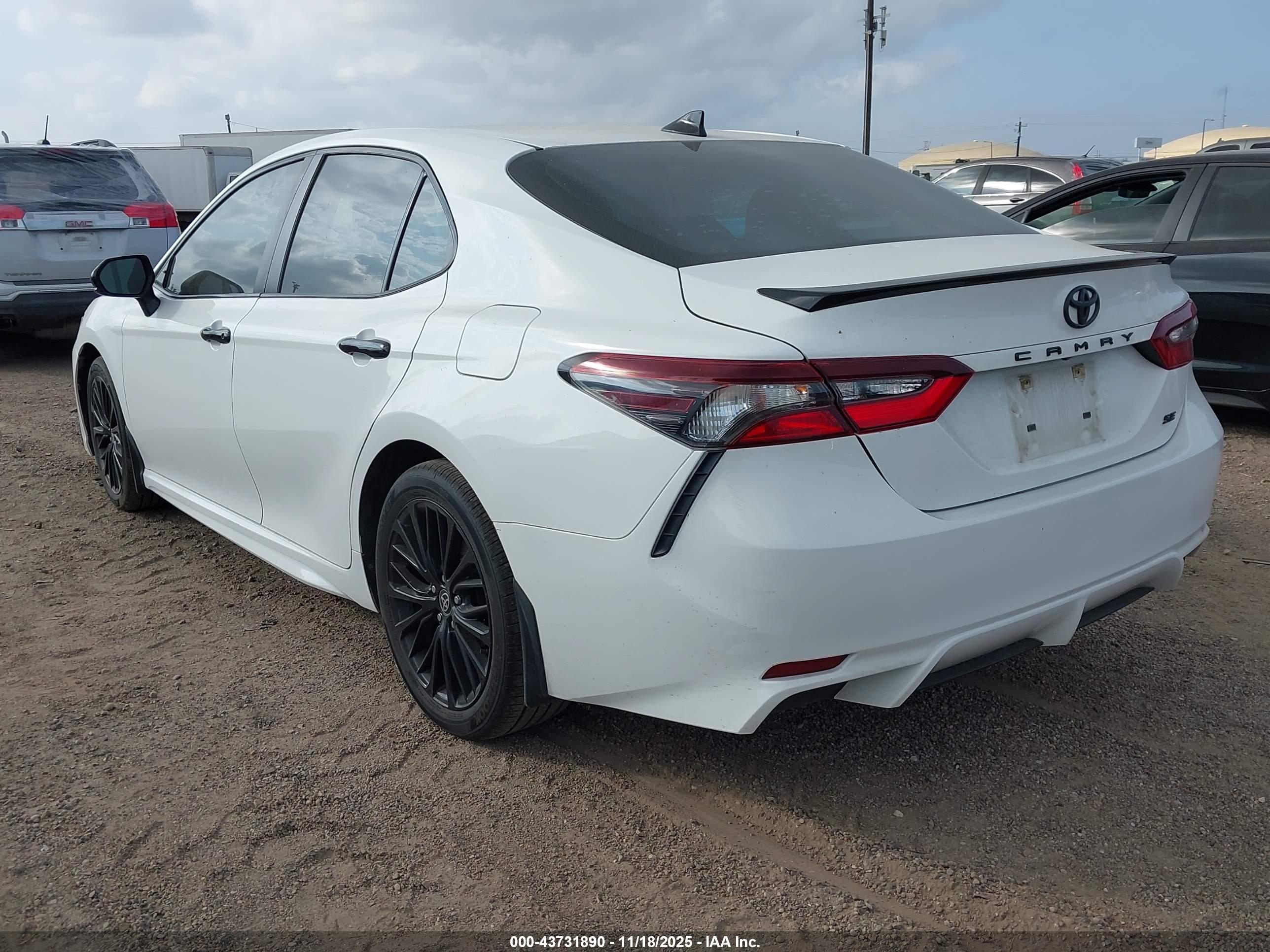 TOYOTA CAMRY image 3