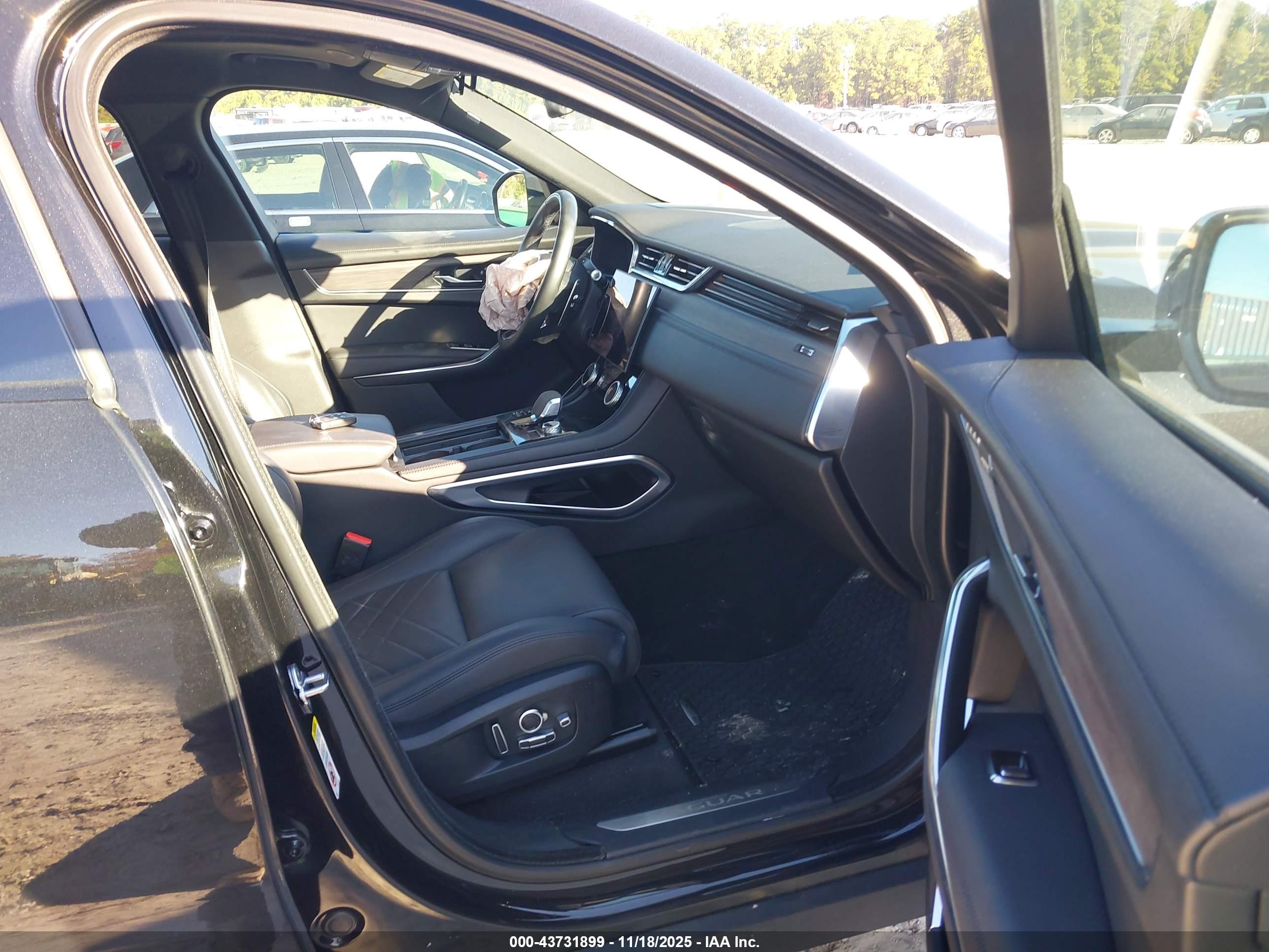JAGUAR F-PACE image 5