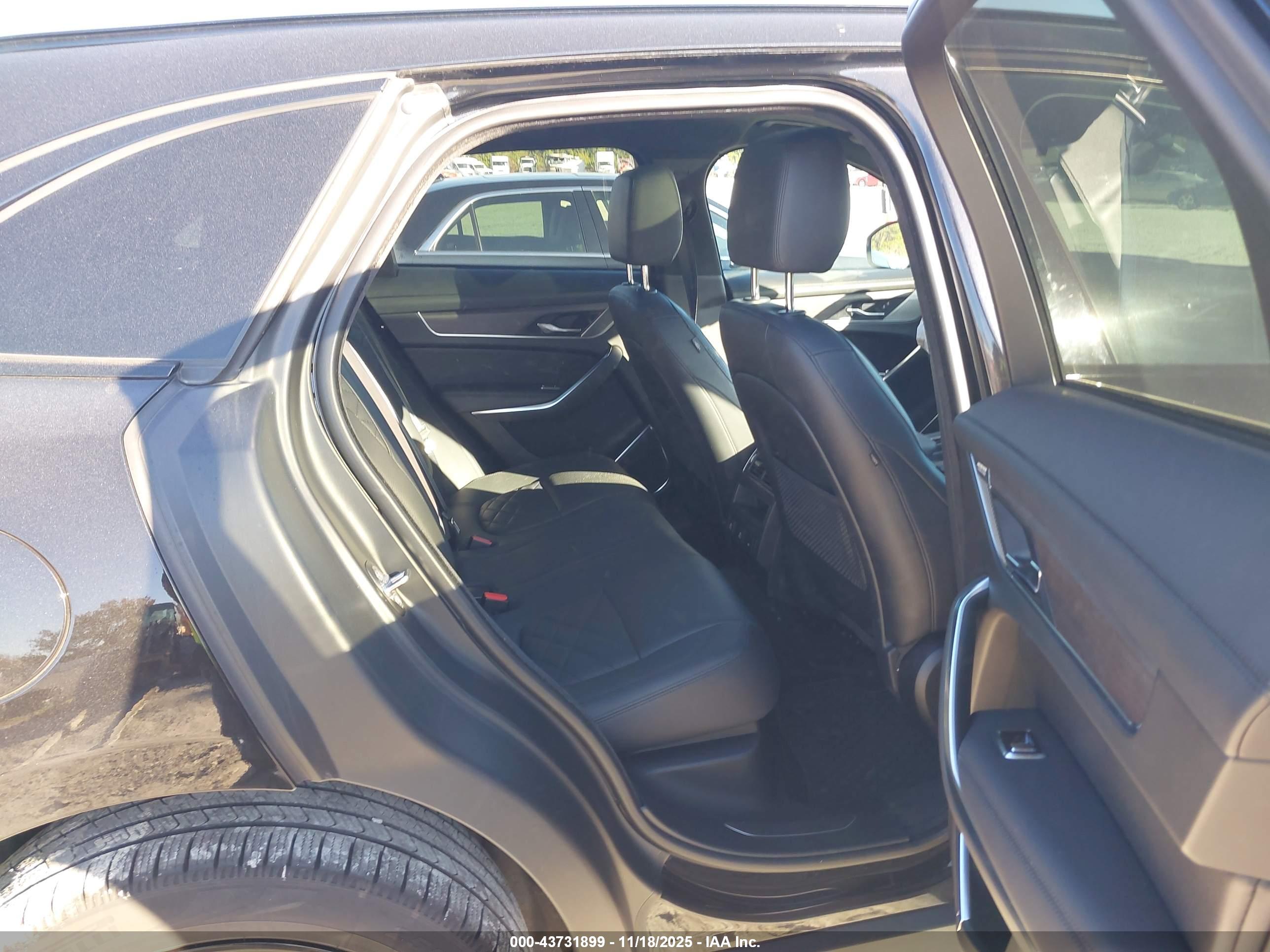 JAGUAR F-PACE image 8