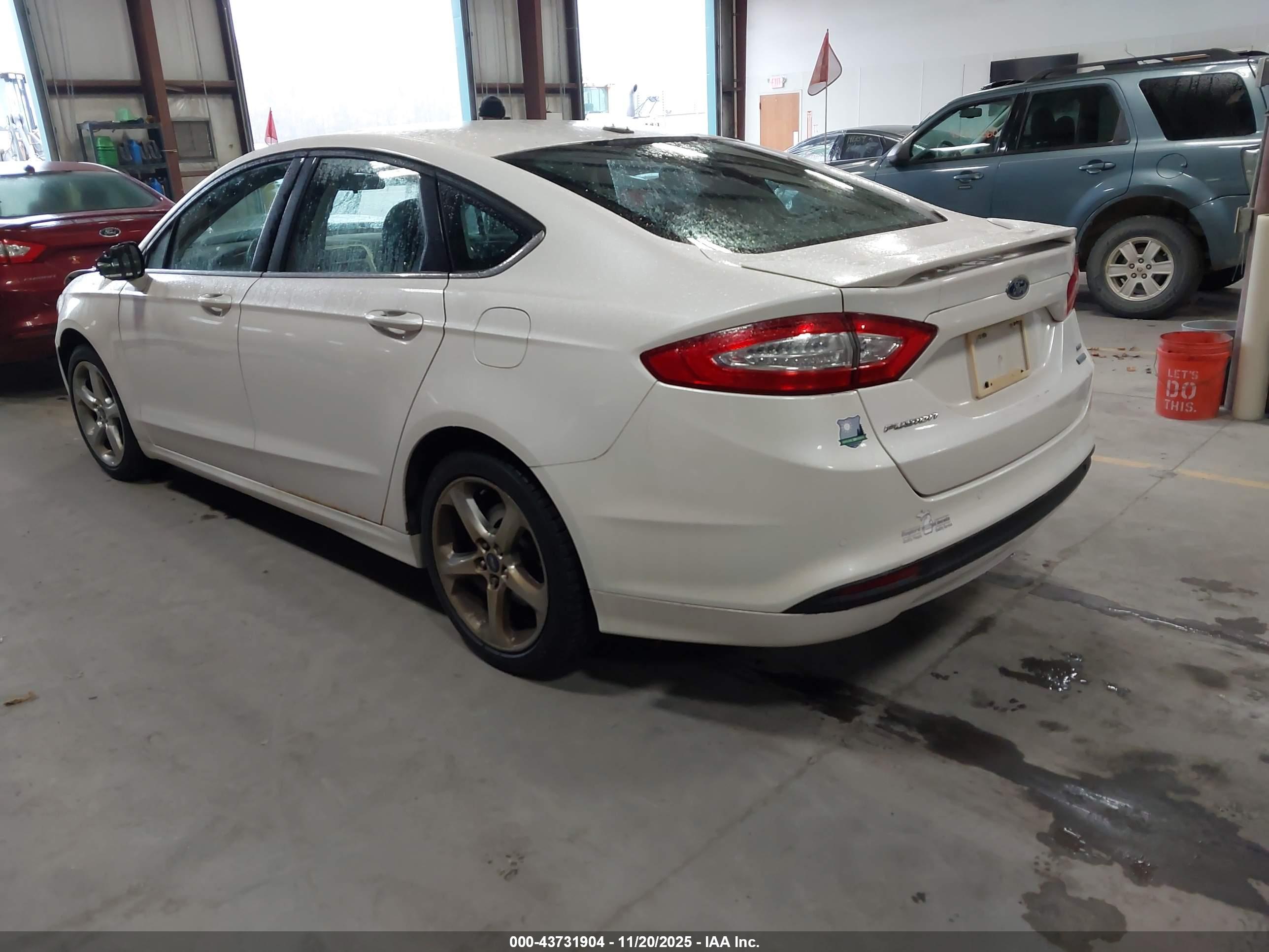 FORD FUSION image 3