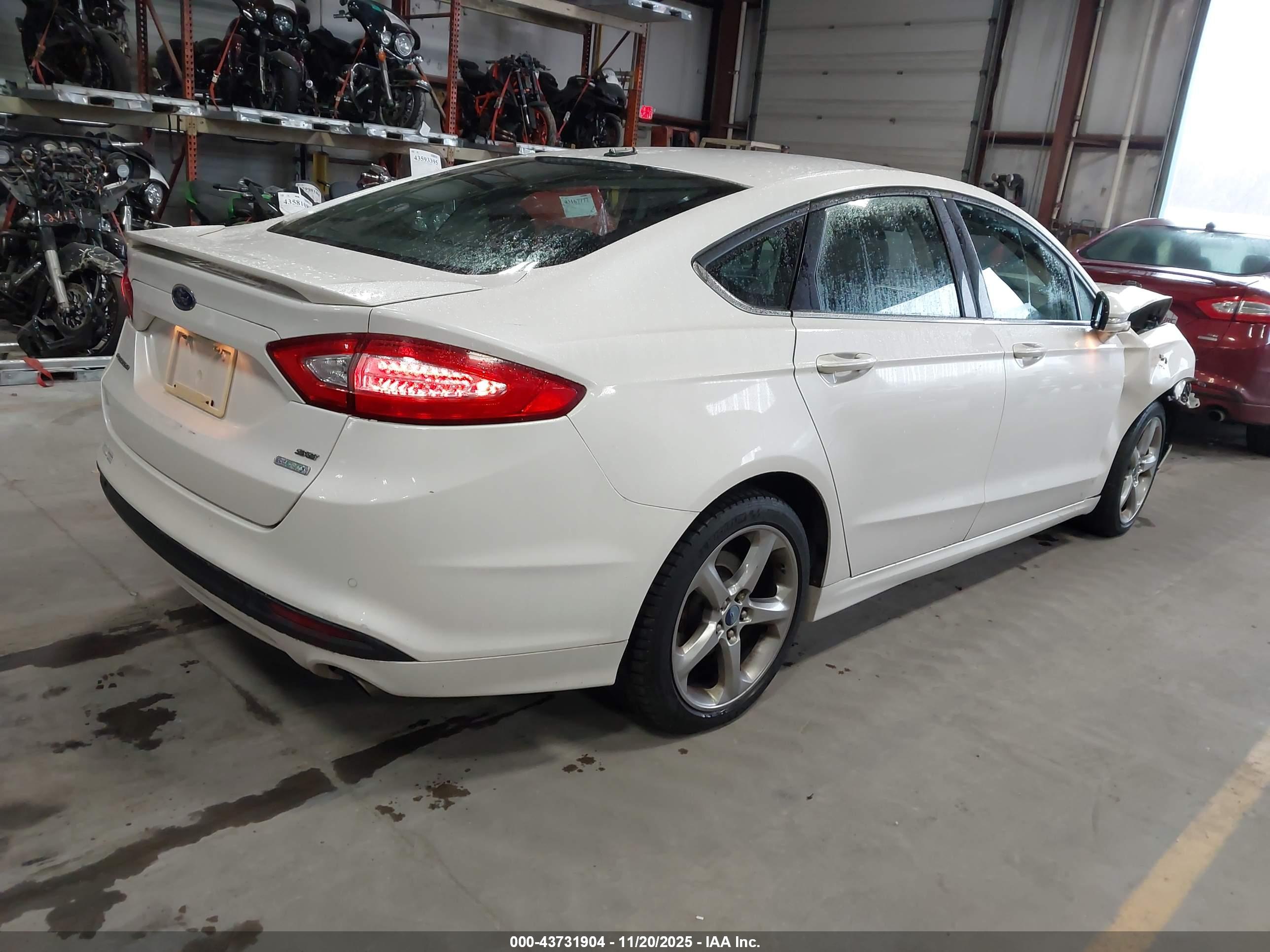 FORD FUSION image 4