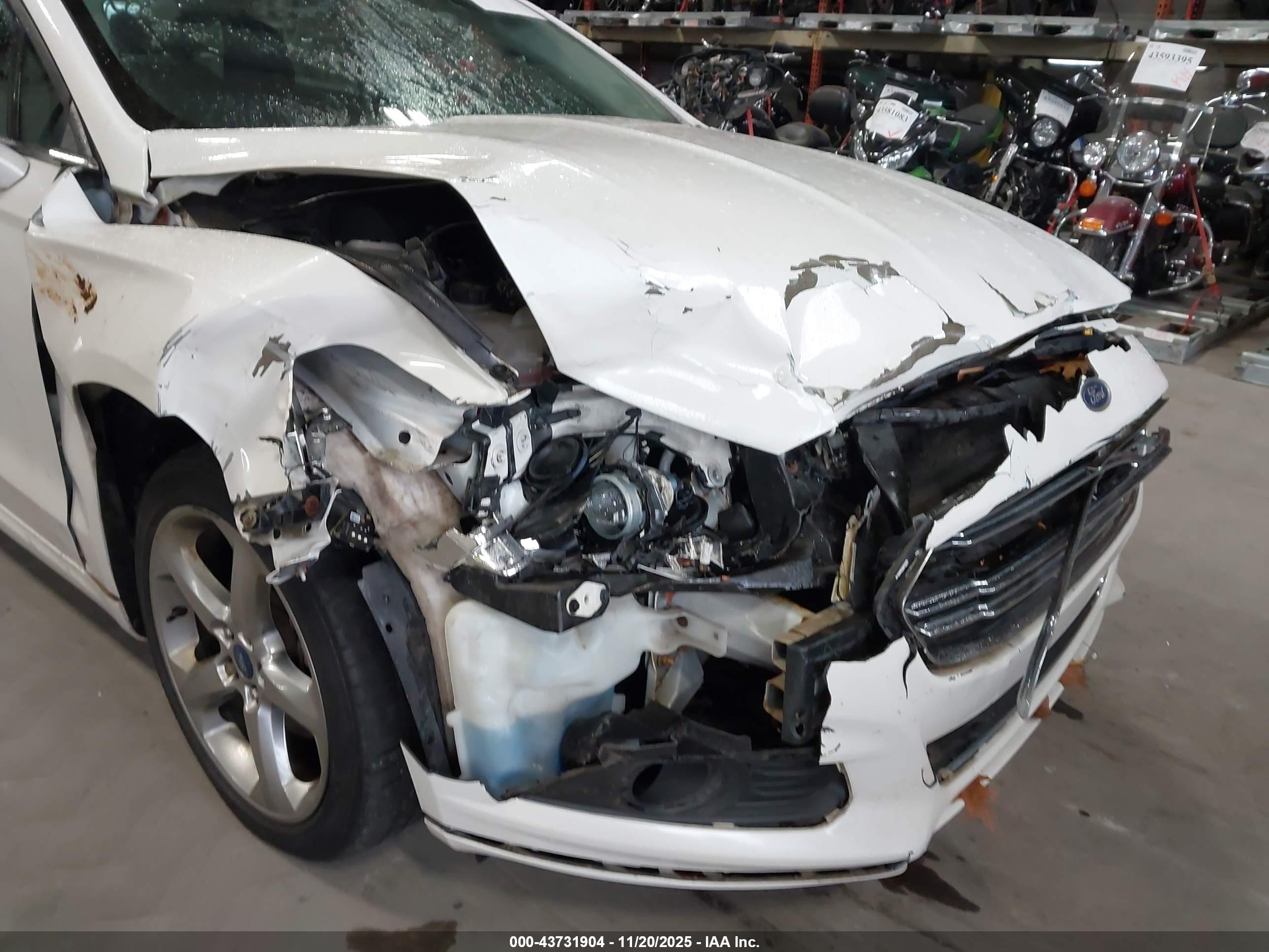 FORD FUSION image 6