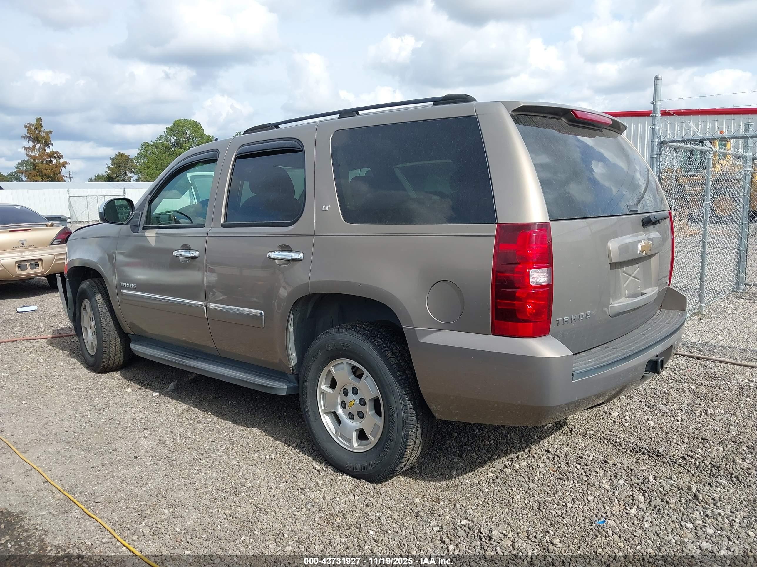 CHEVROLET TAHOE image 3