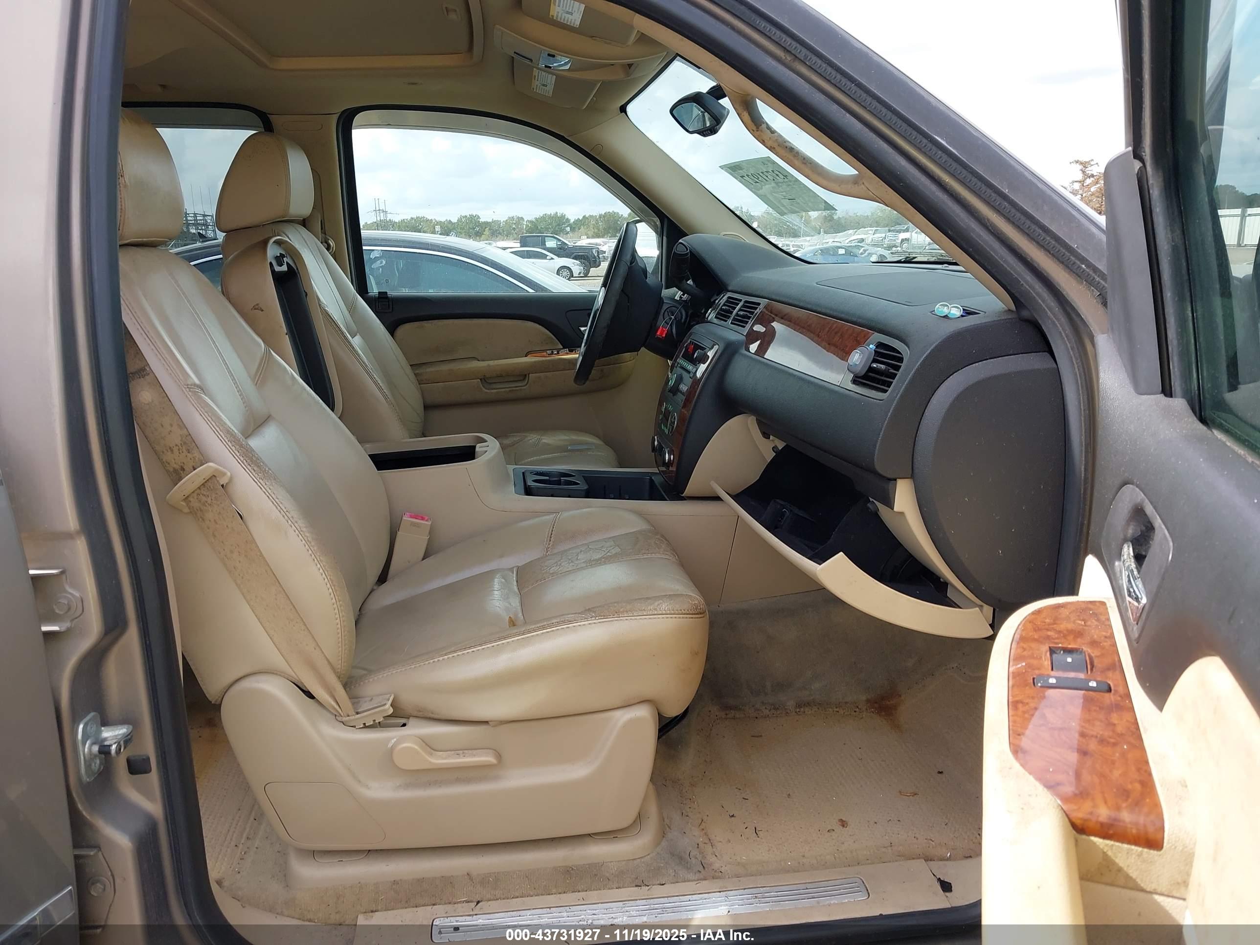 CHEVROLET TAHOE image 5