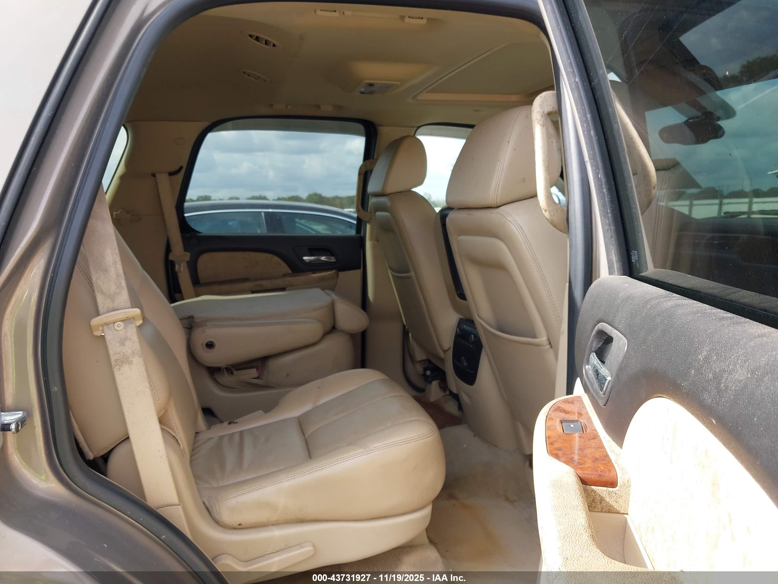 CHEVROLET TAHOE image 8