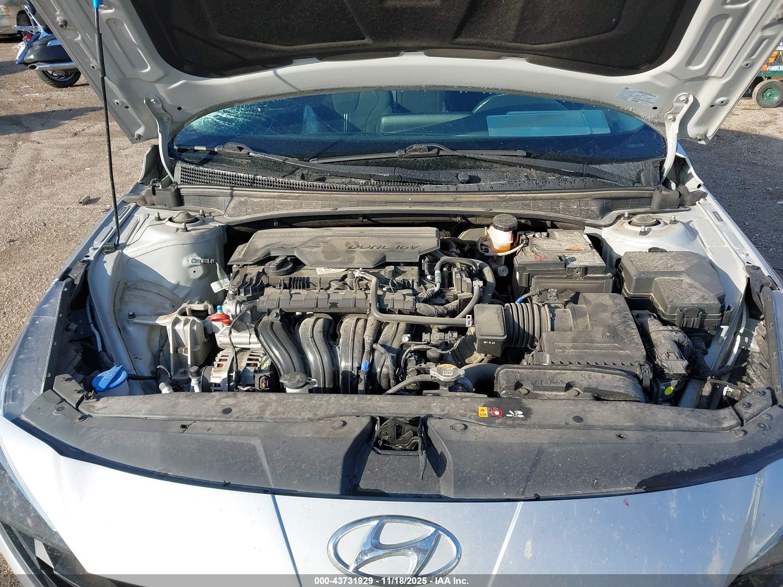 HYUNDAI ELANTRA image 10