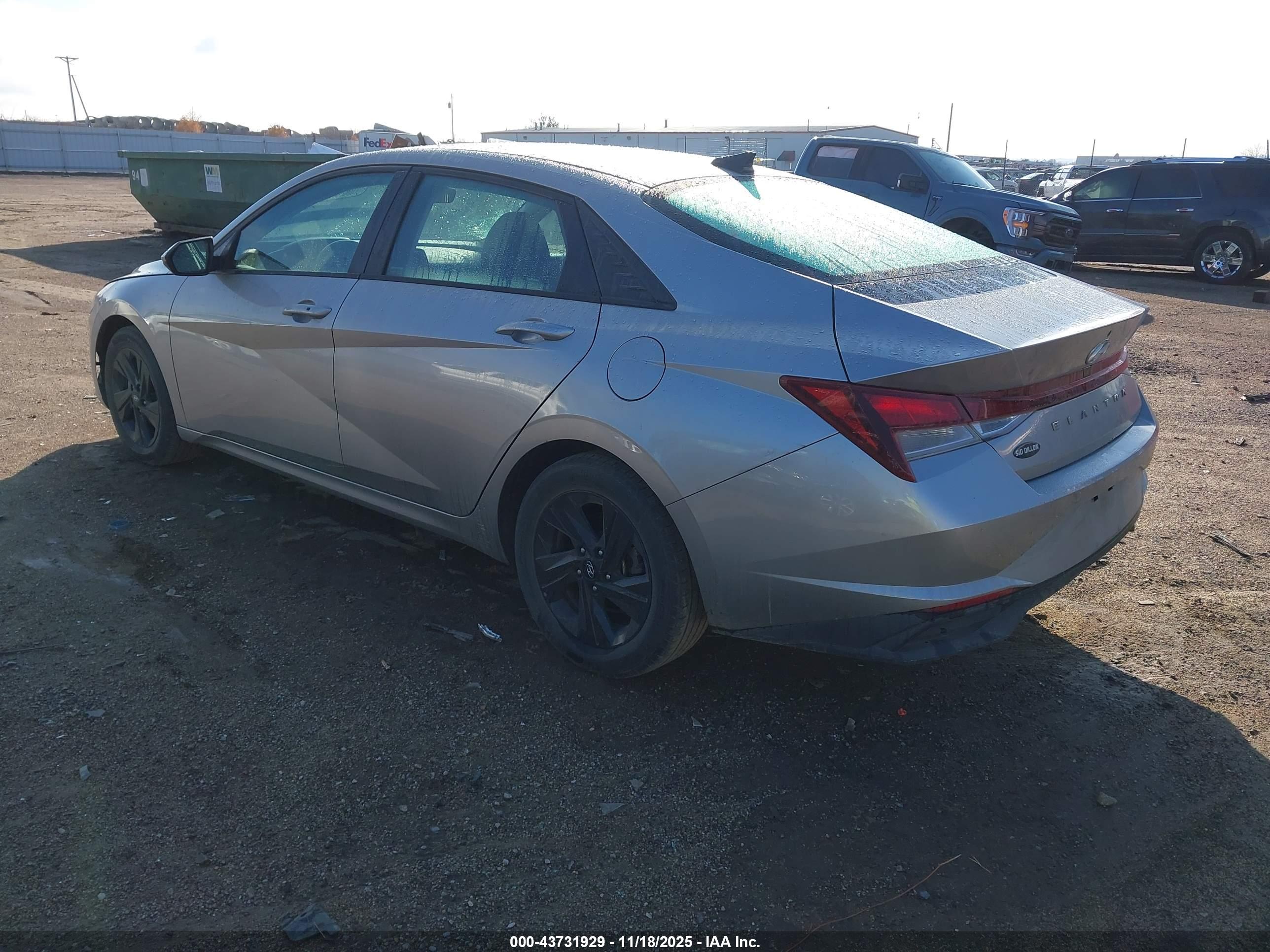 HYUNDAI ELANTRA image 3