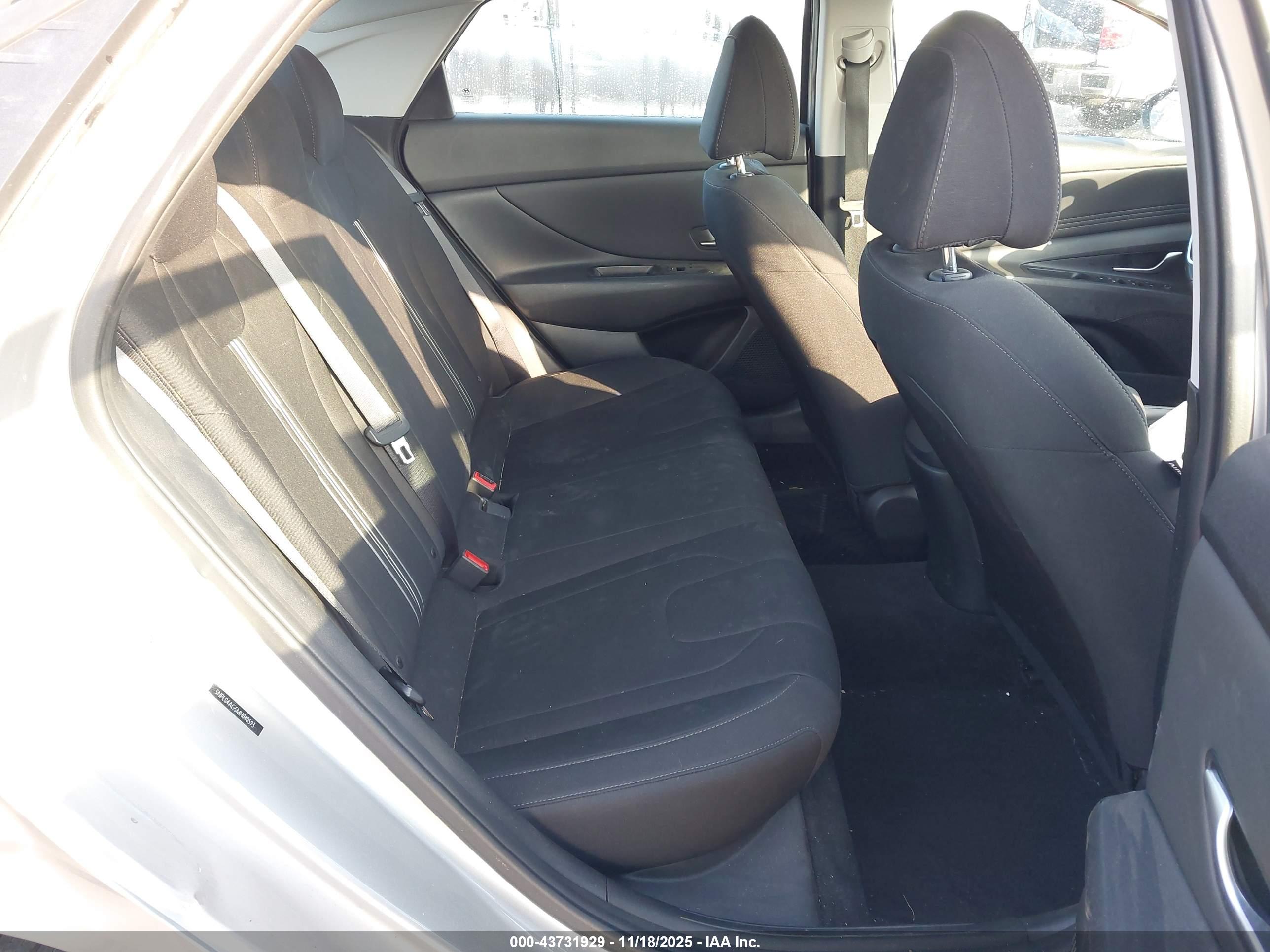 HYUNDAI ELANTRA image 8