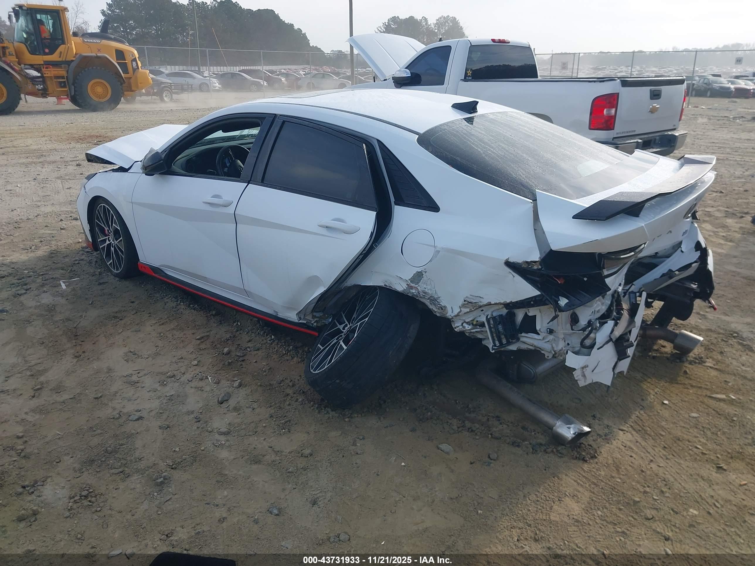 HYUNDAI ELANTRA image 3