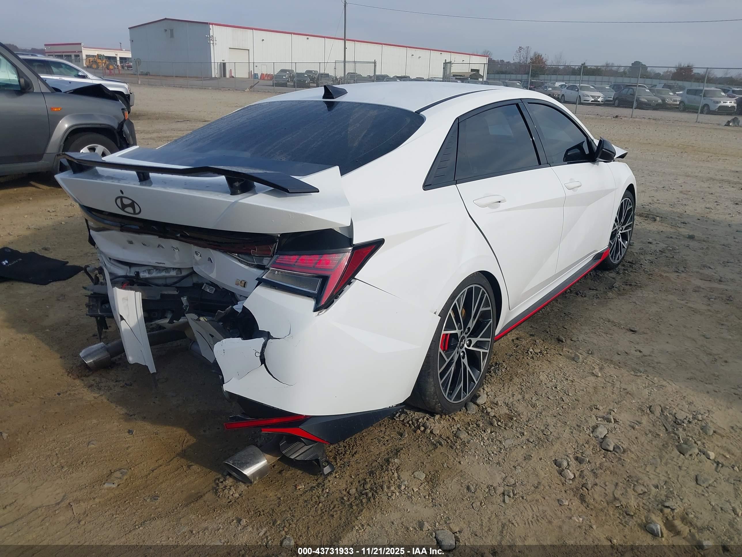 HYUNDAI ELANTRA image 4