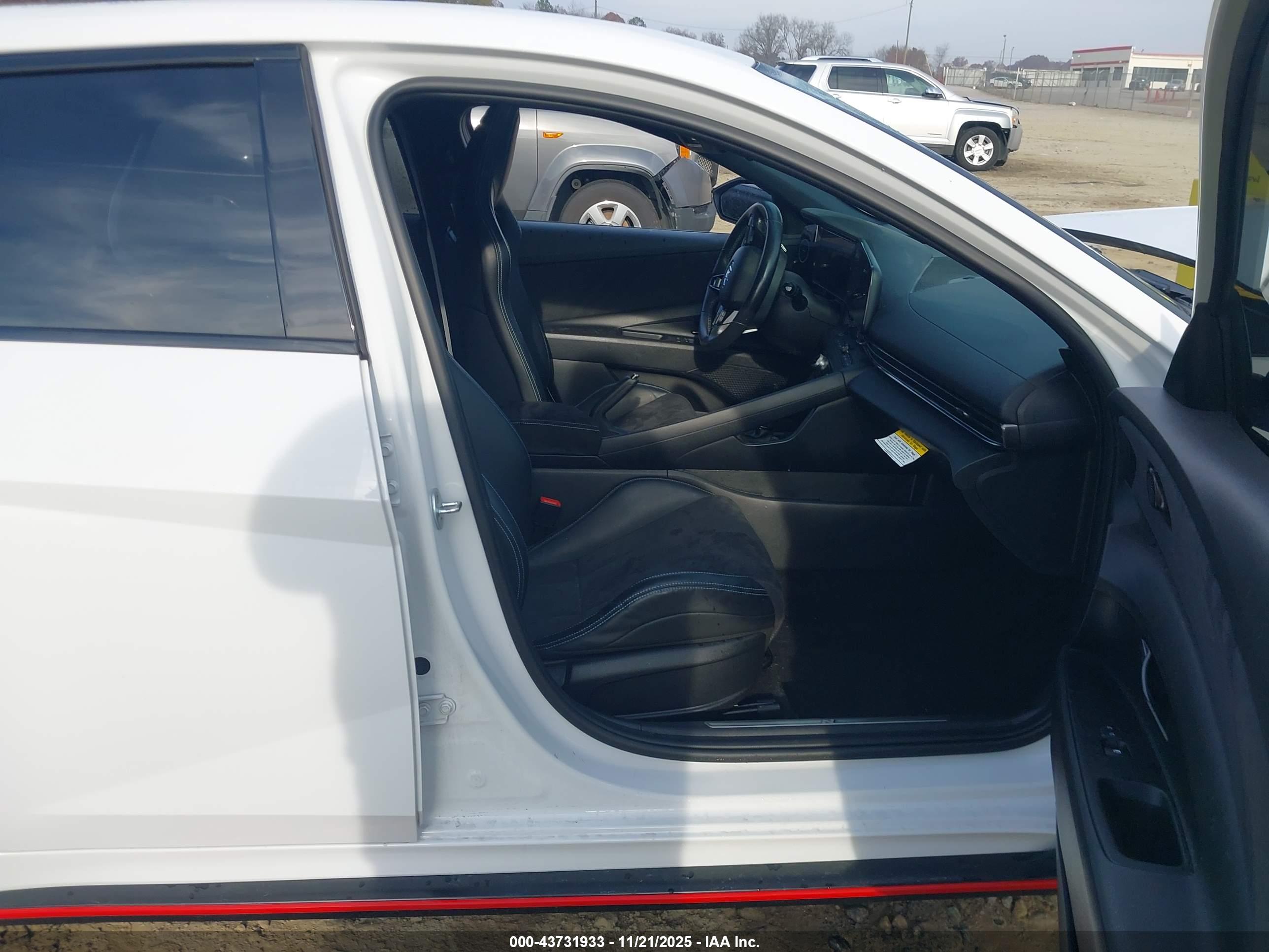 HYUNDAI ELANTRA image 5