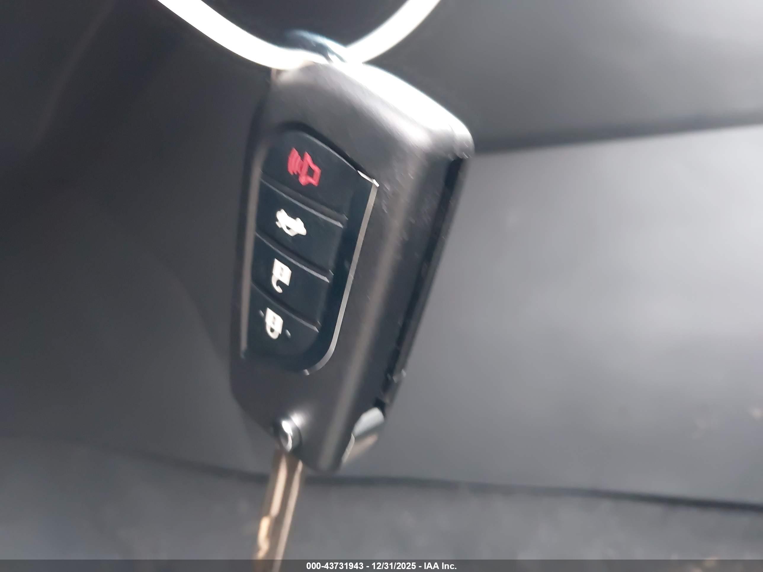 TOYOTA RAV4 image 11