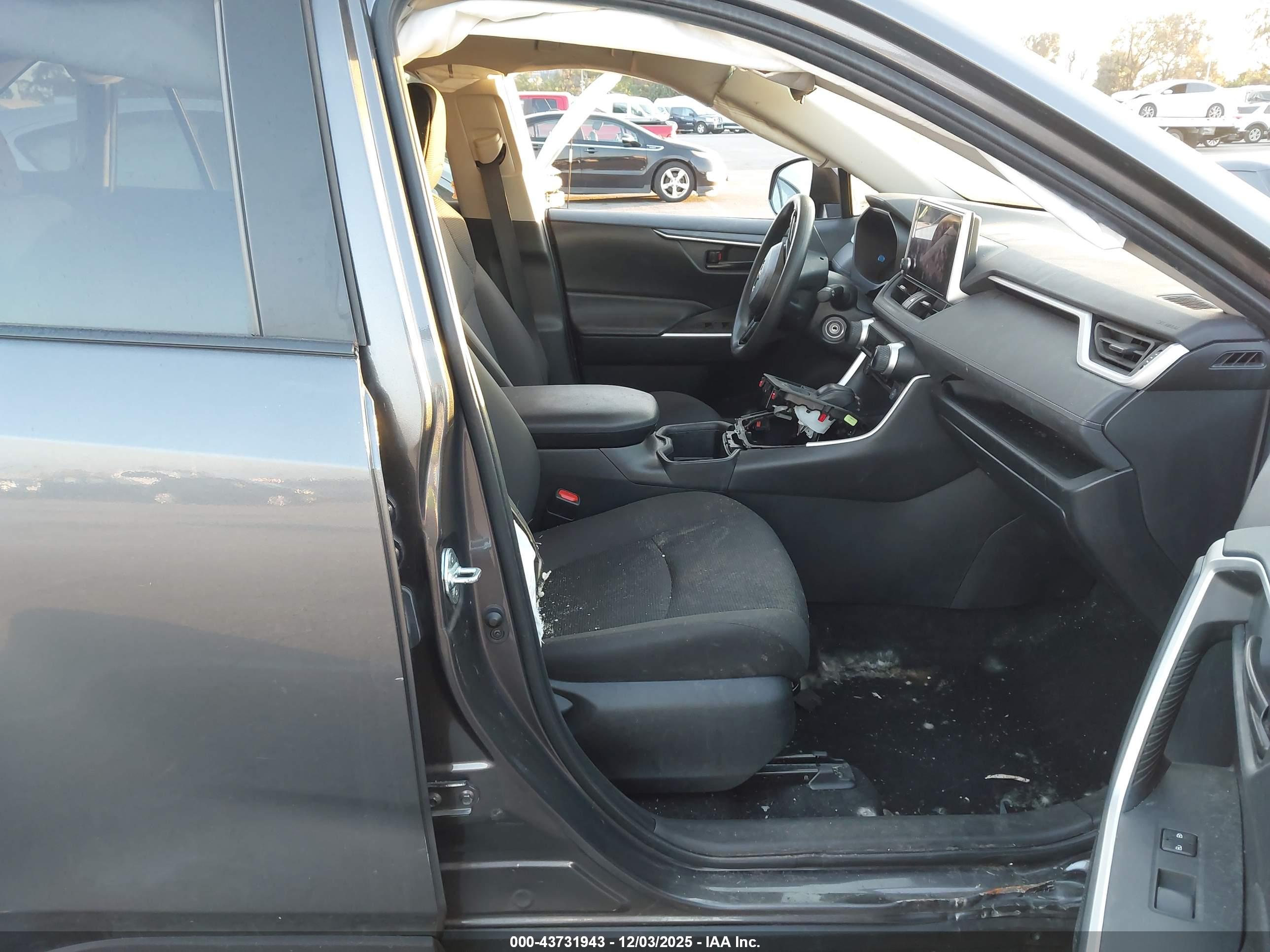 TOYOTA RAV4 image 5