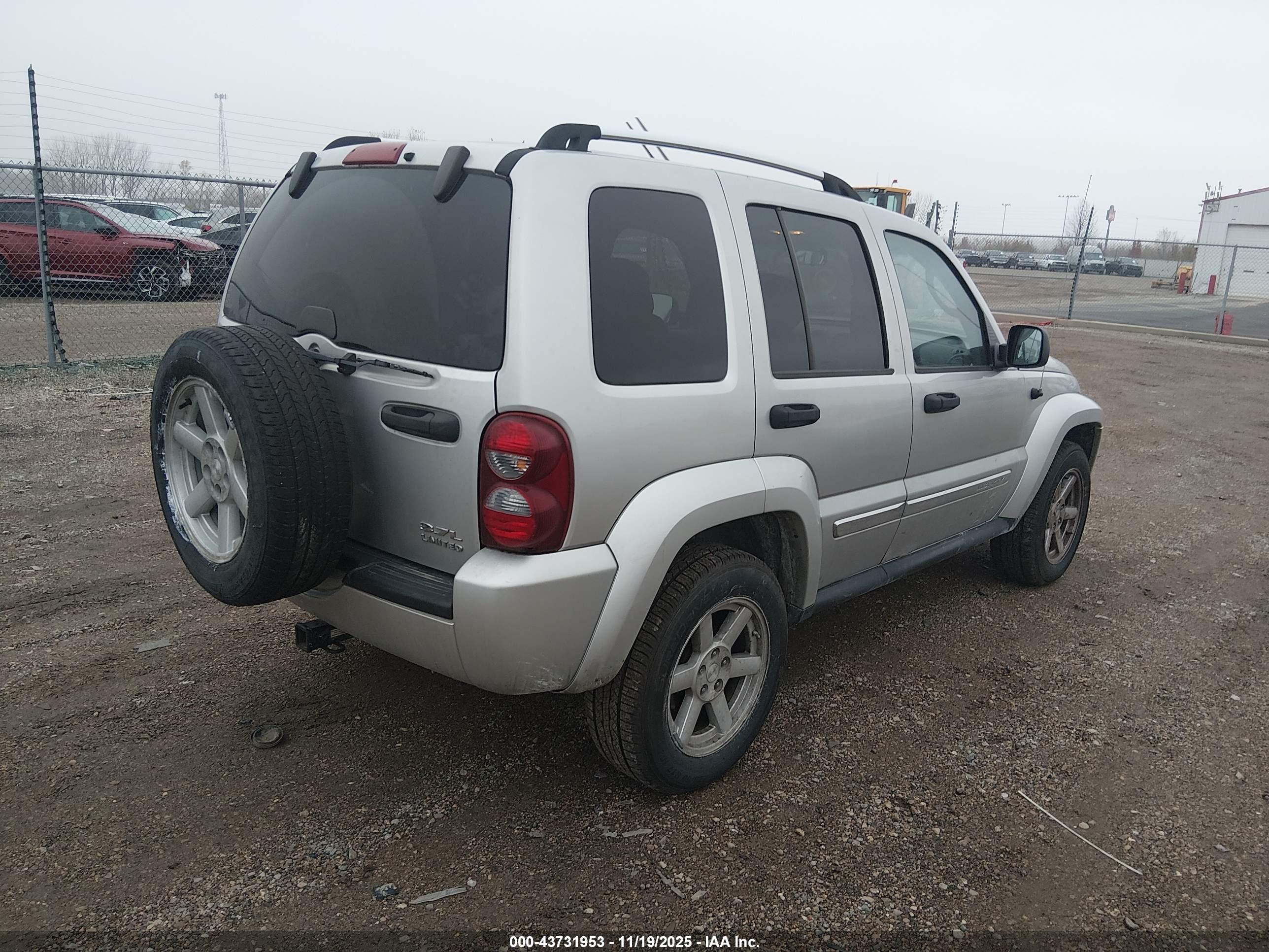JEEP LIBERTY image 4