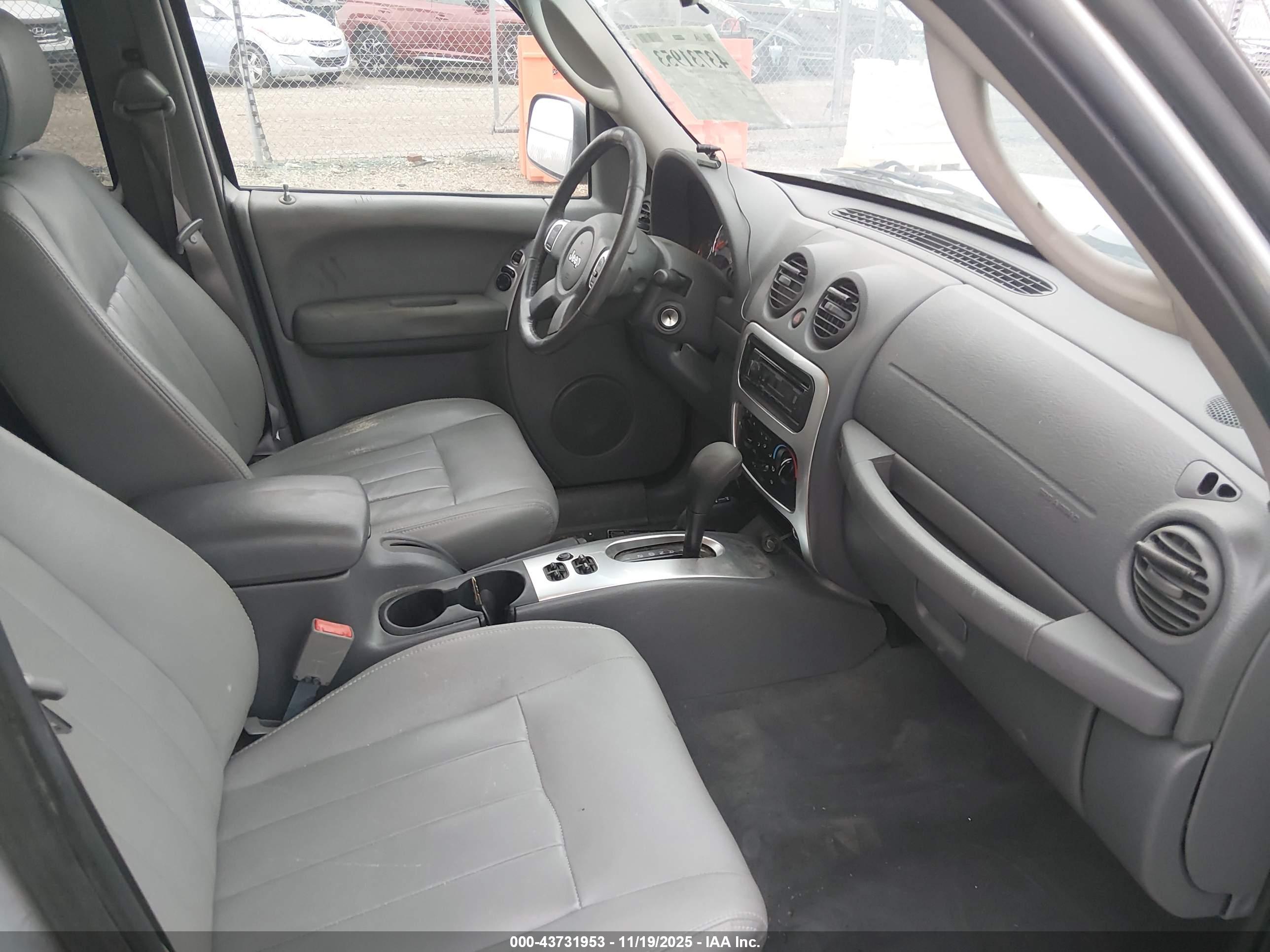 JEEP LIBERTY image 5