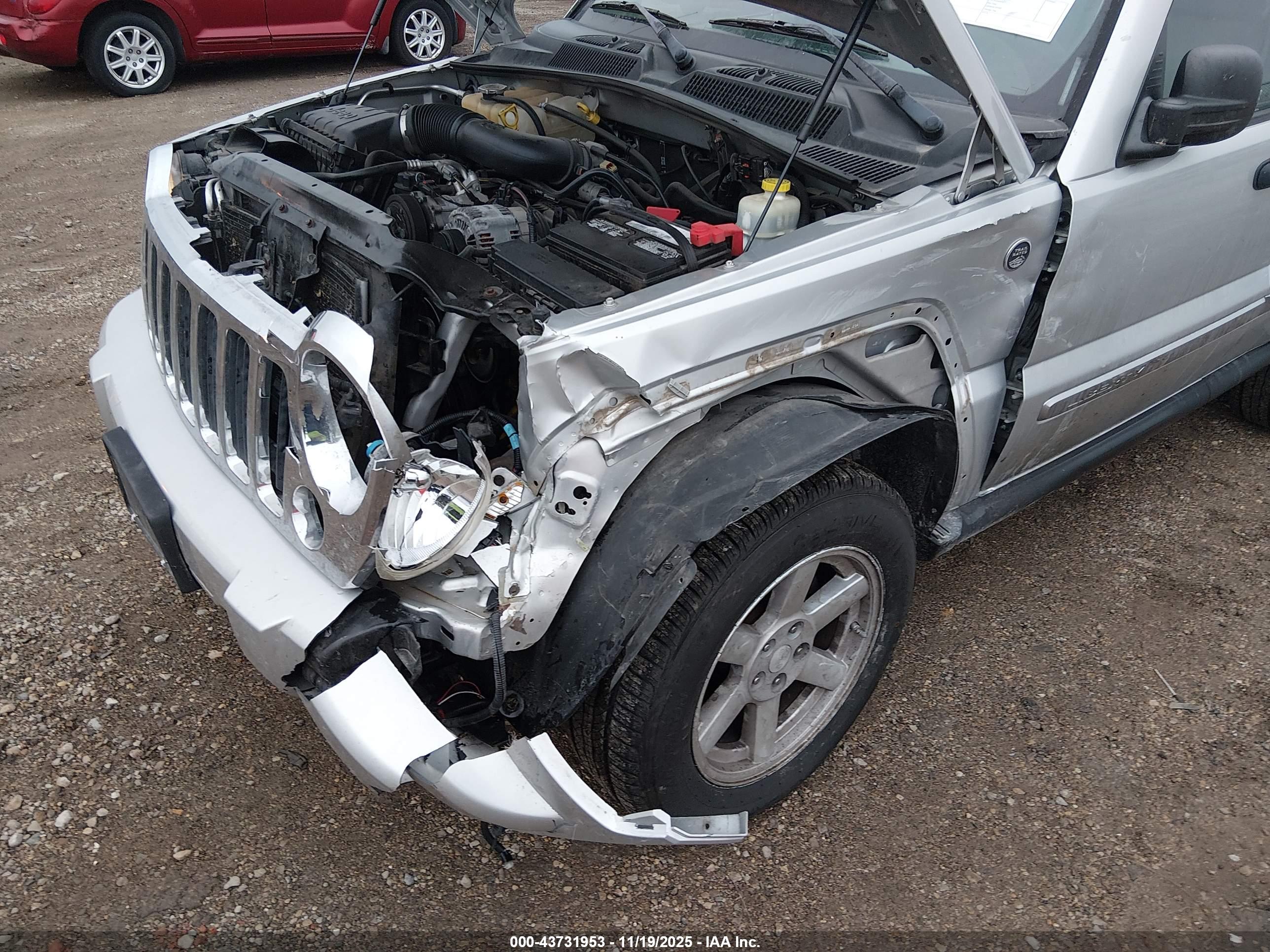 JEEP LIBERTY image 6