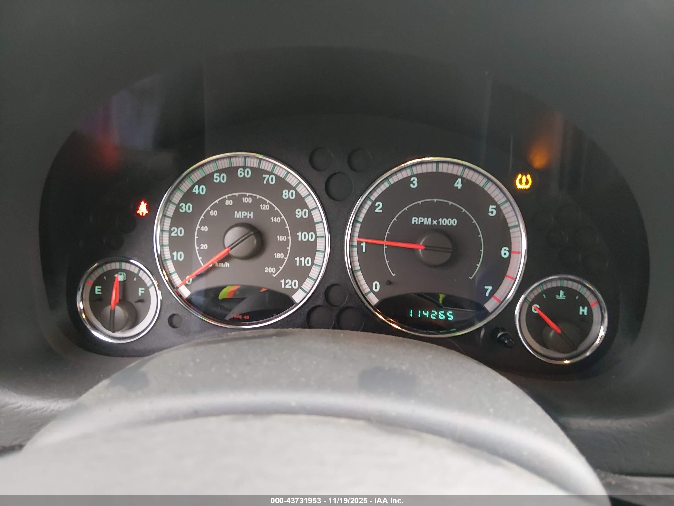 JEEP LIBERTY image 7