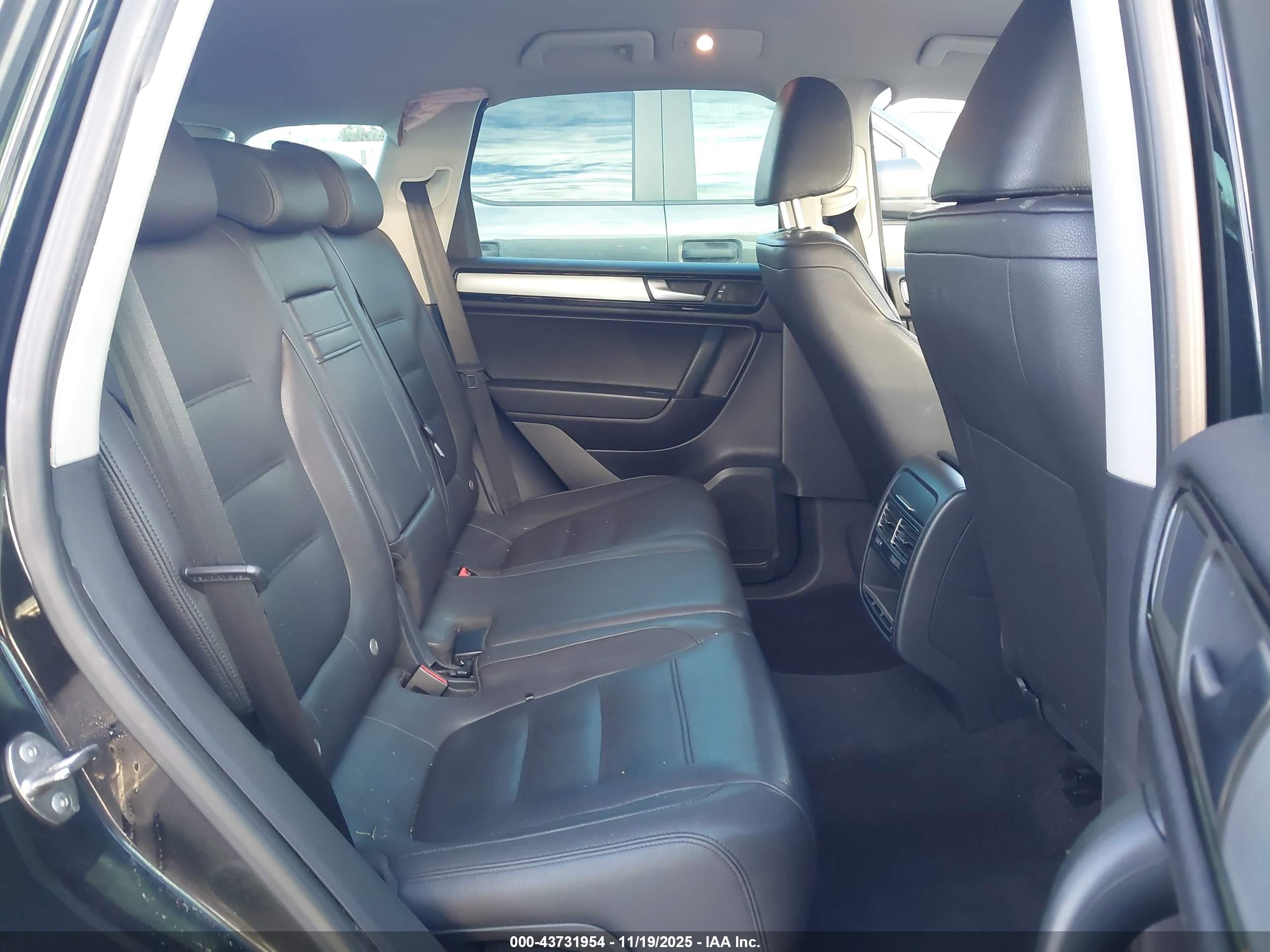 VOLKSWAGEN TOUAREG image 8