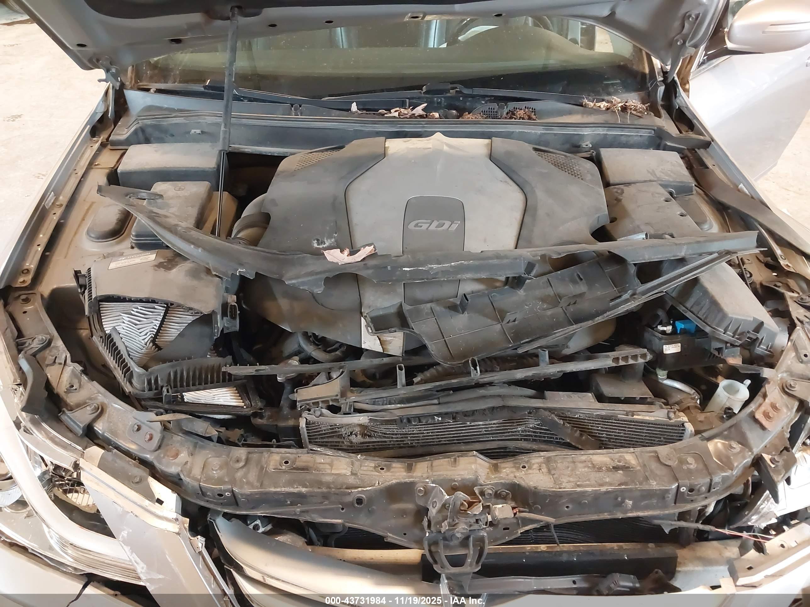 HYUNDAI GENESIS image 10