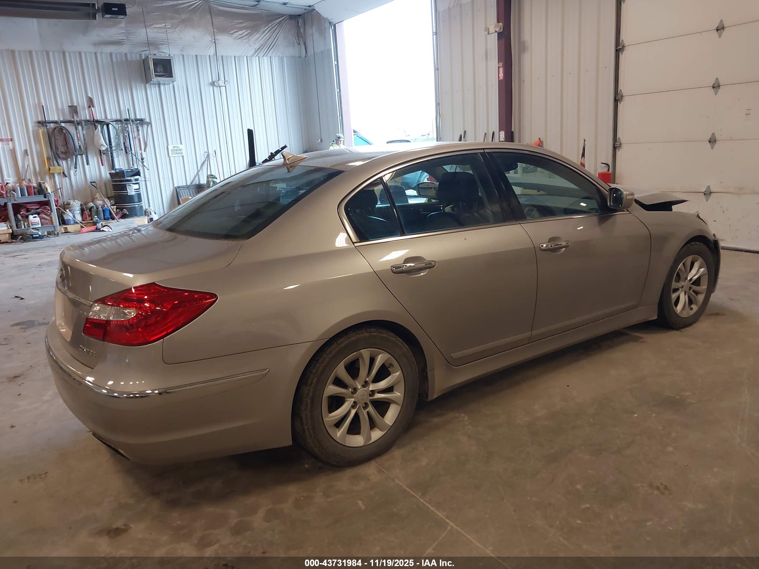 HYUNDAI GENESIS image 4